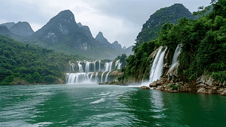 山水瀑布美丽风景