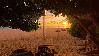 静谧夕阳海滩