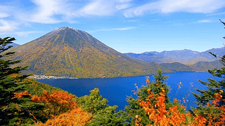 秋天高山湖泊