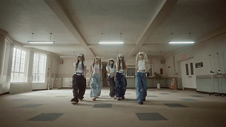 NewJeans 'OMG' (Performance ver.1)