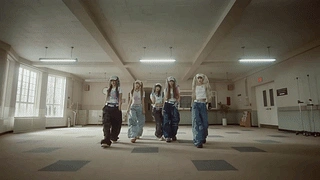 NewJeans 'OMG' (Performance ver.1) 动态壁纸 | 作者：Seraphim