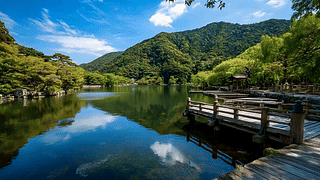 护眼白云山川树木河流景色