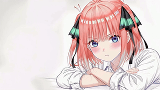 气鼓鼓的粉发少女