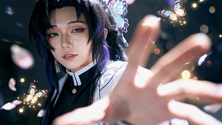 紫发蝶影少女