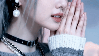 银灰发色甜酷少女