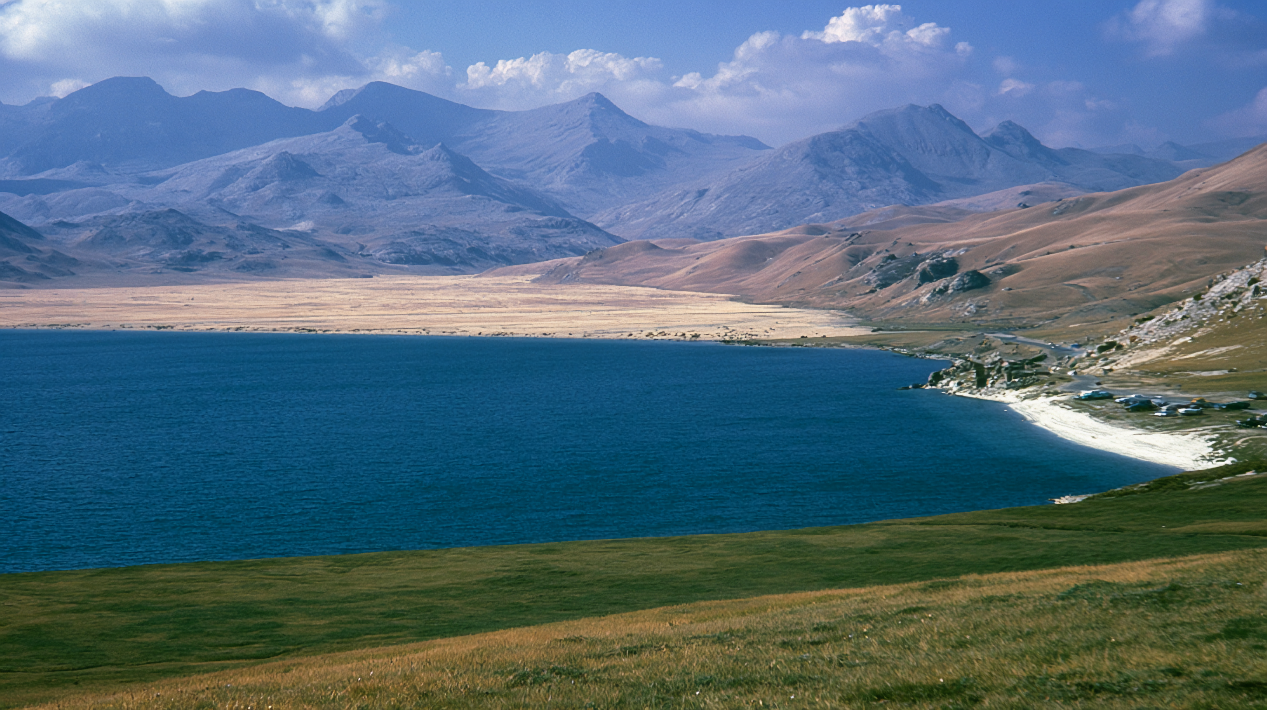 山水湖边美丽风景