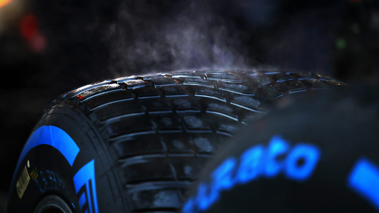F1 Pirelli Tires *互动*