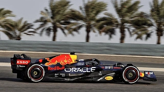 F1 红牛 - Max Verstappen 2022 RB18 测试 (4k) 动态壁纸 | 作者：a bad driver
