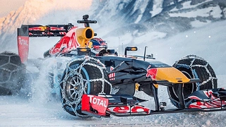 F1 Red Bull - 在雪中 动态壁纸 | 作者：a bad driver
