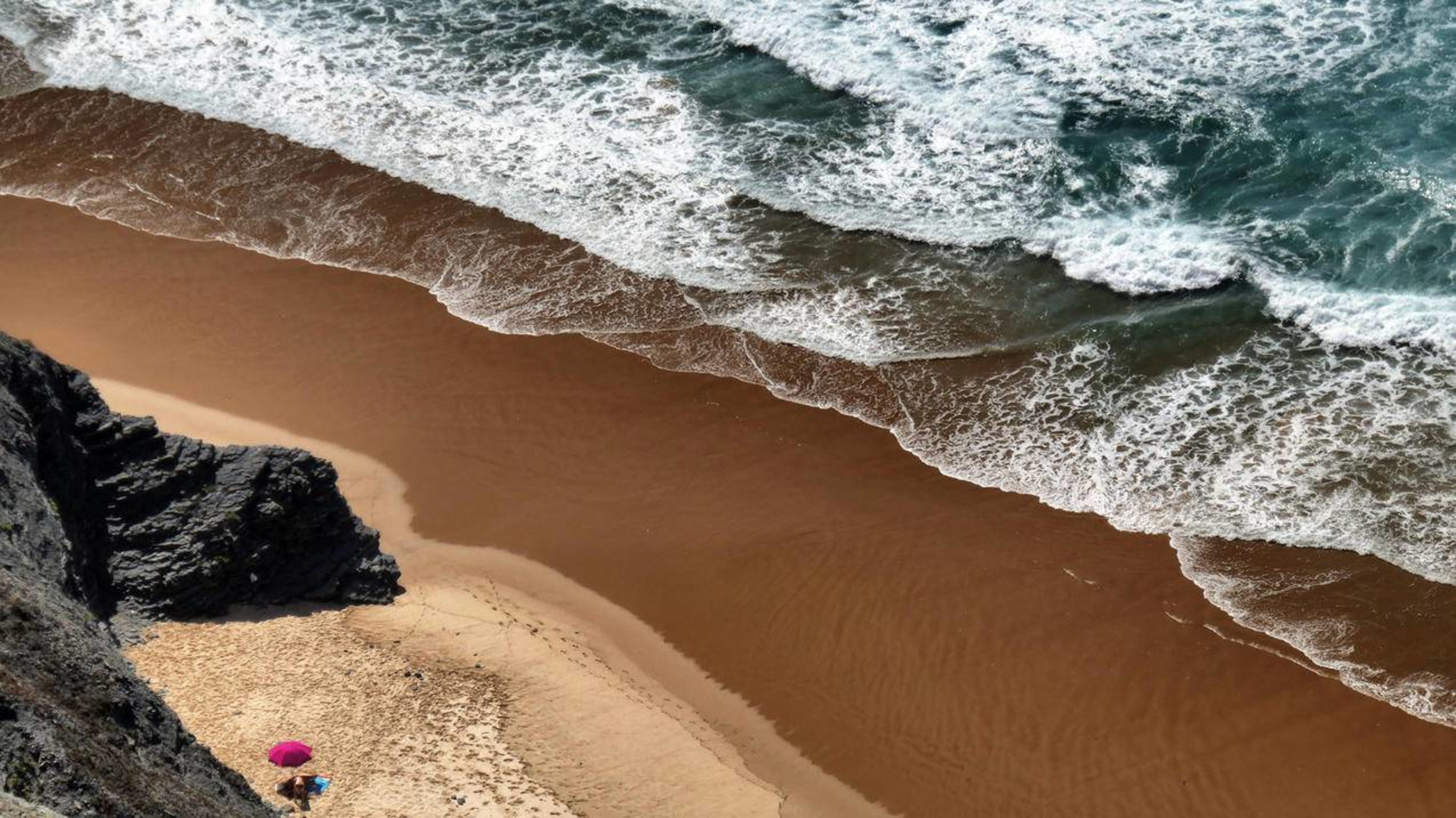 海滩海岸线风景海浪