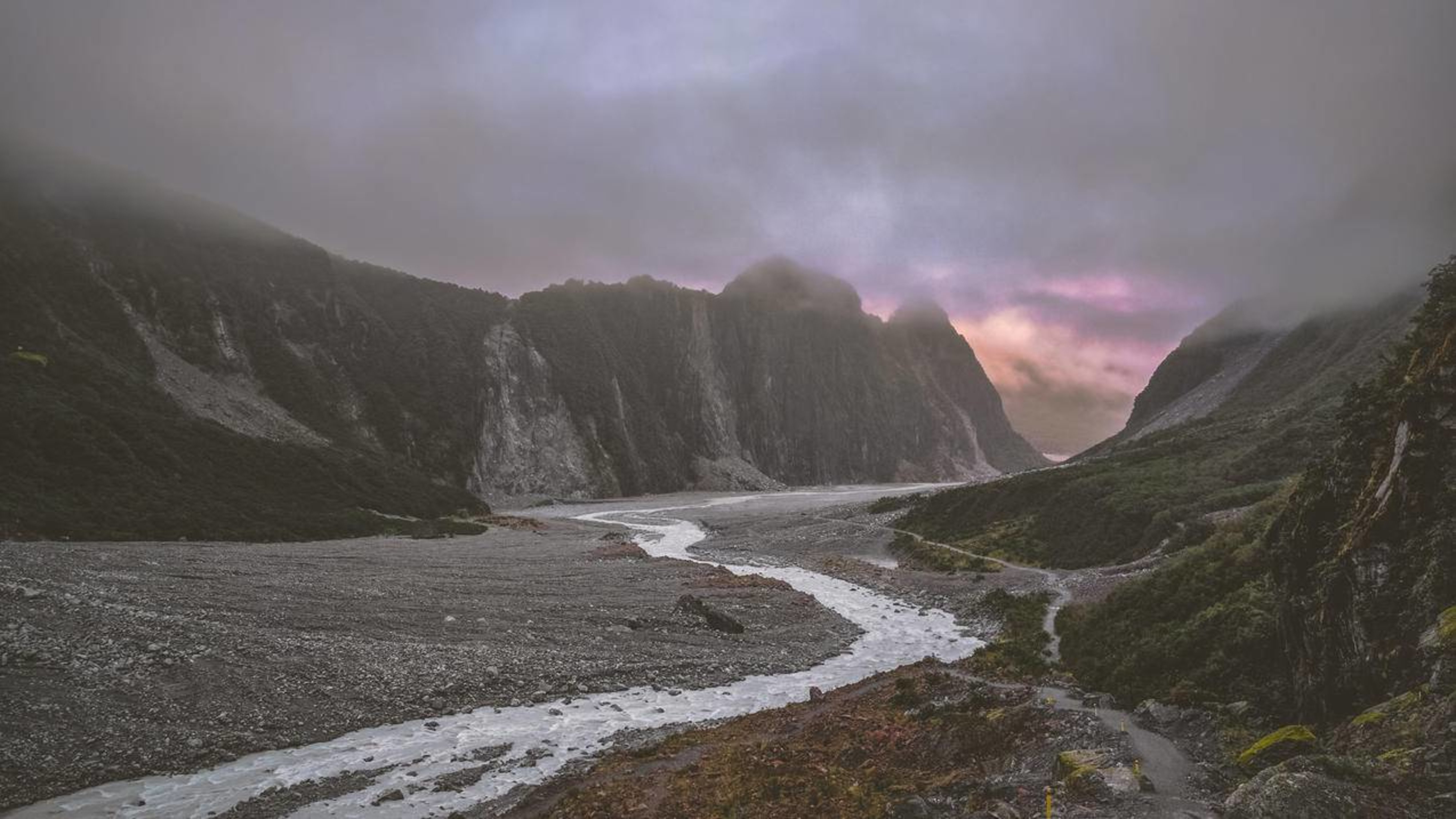 风景溪流云雾