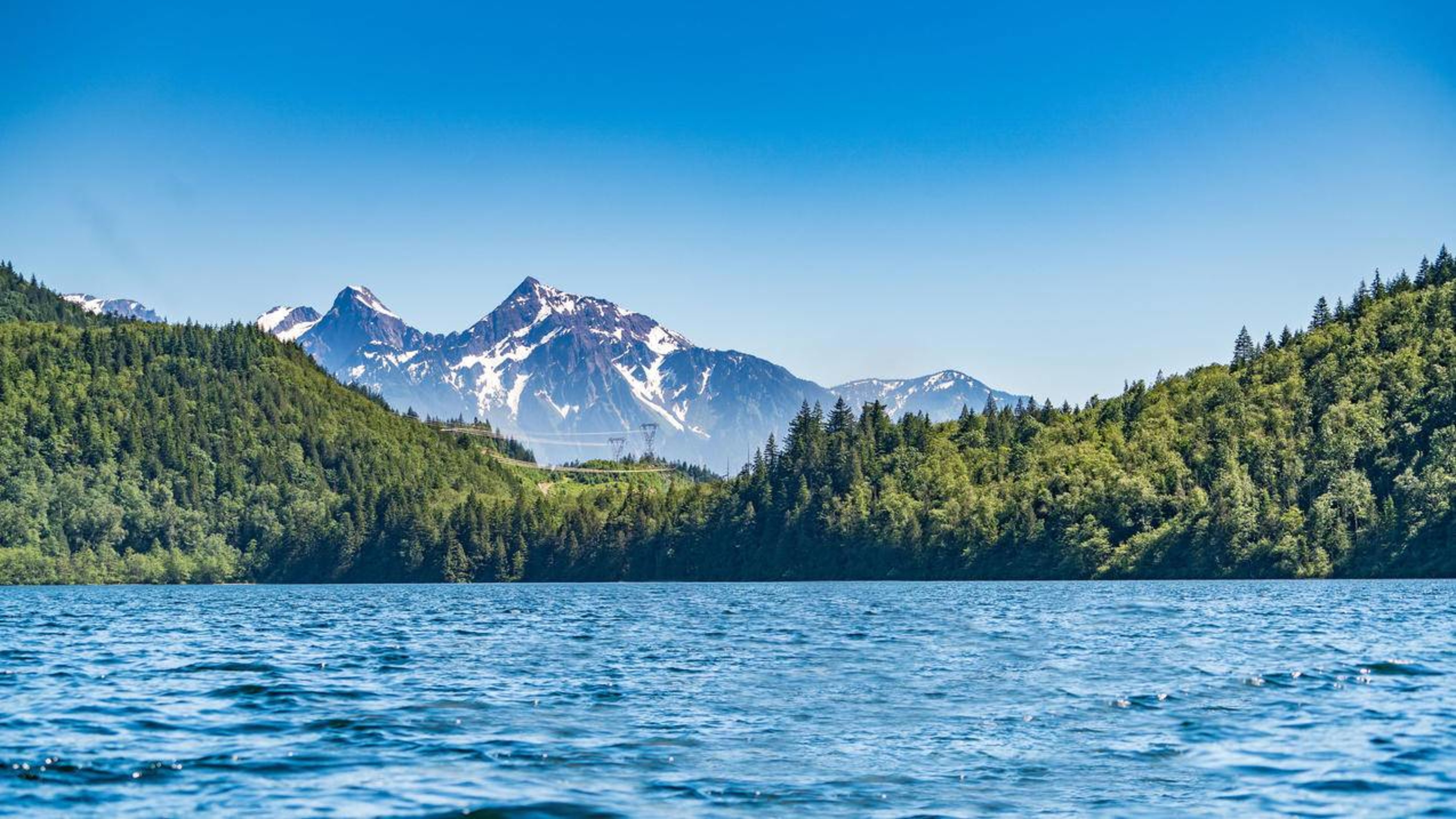风景远山湖泊森林