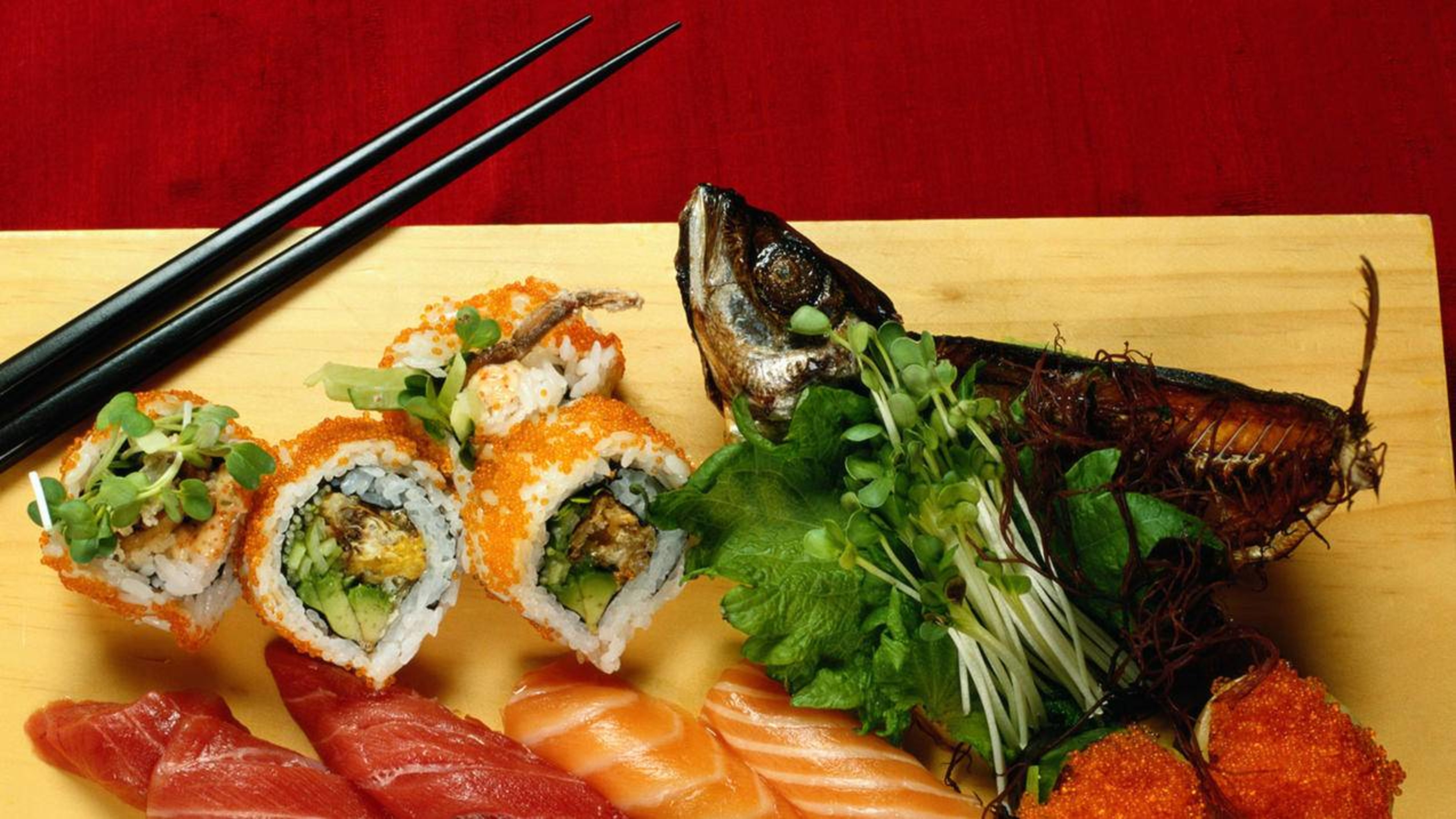美食日本料理刺身鱼子酱