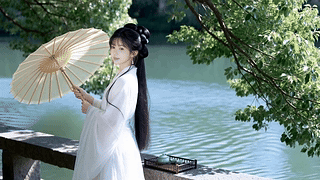 江南湖边美女
