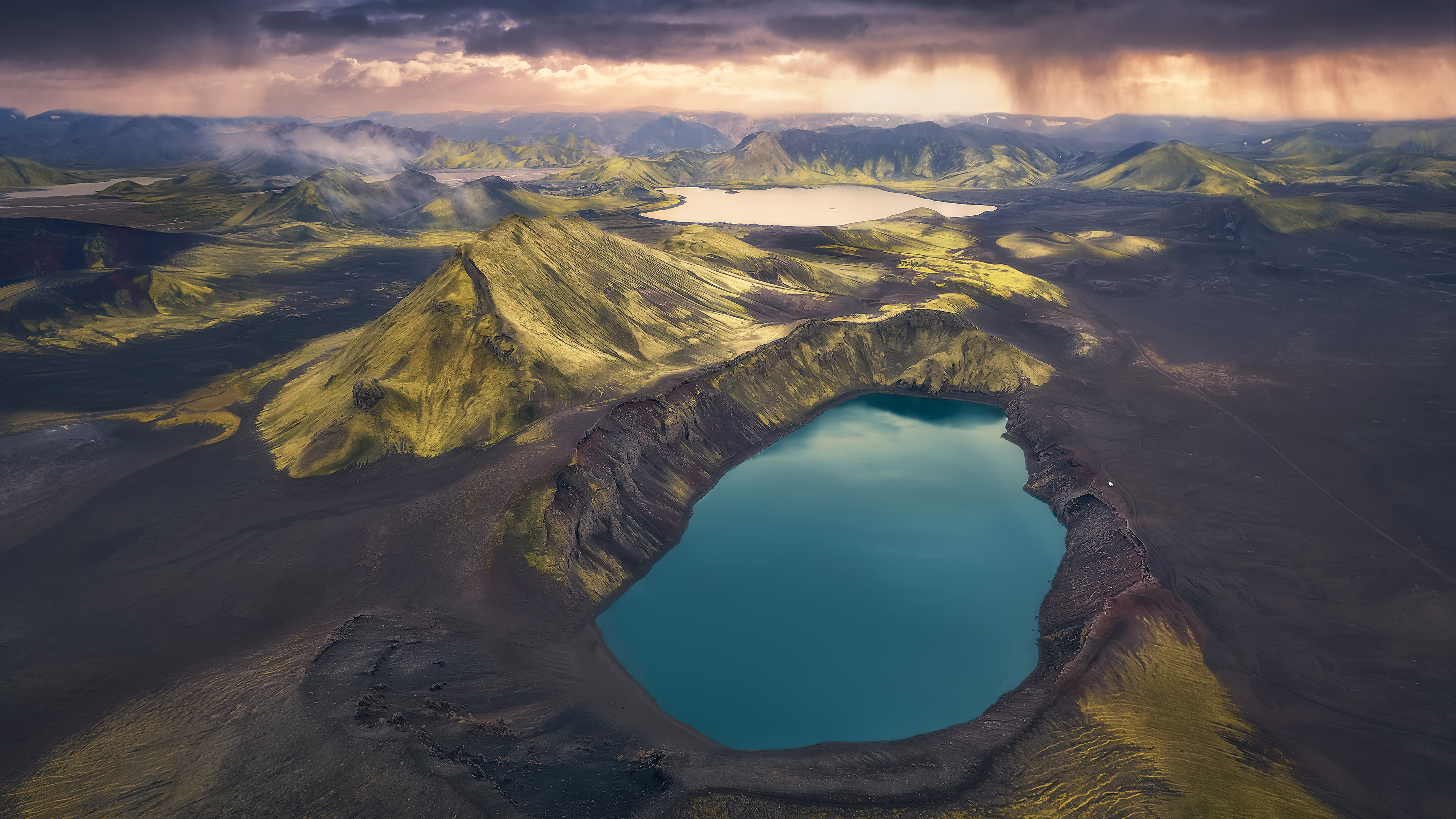 冰岛赫瑙萨波鲁尔火山口4K风景壁纸3840x2160