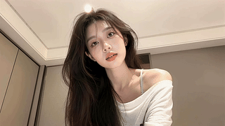 治愈居家可爱女孩