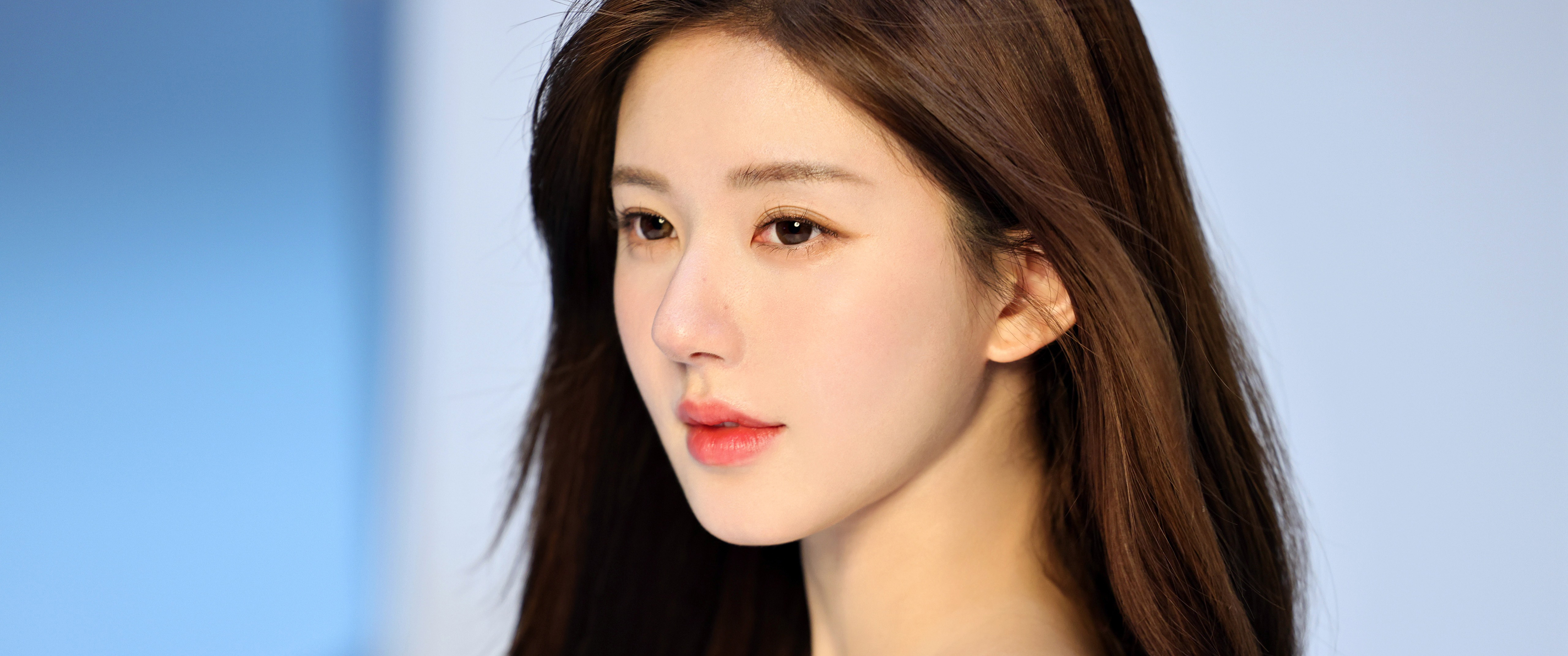 侧脸长发养眼美女3440x1440带鱼屏壁纸