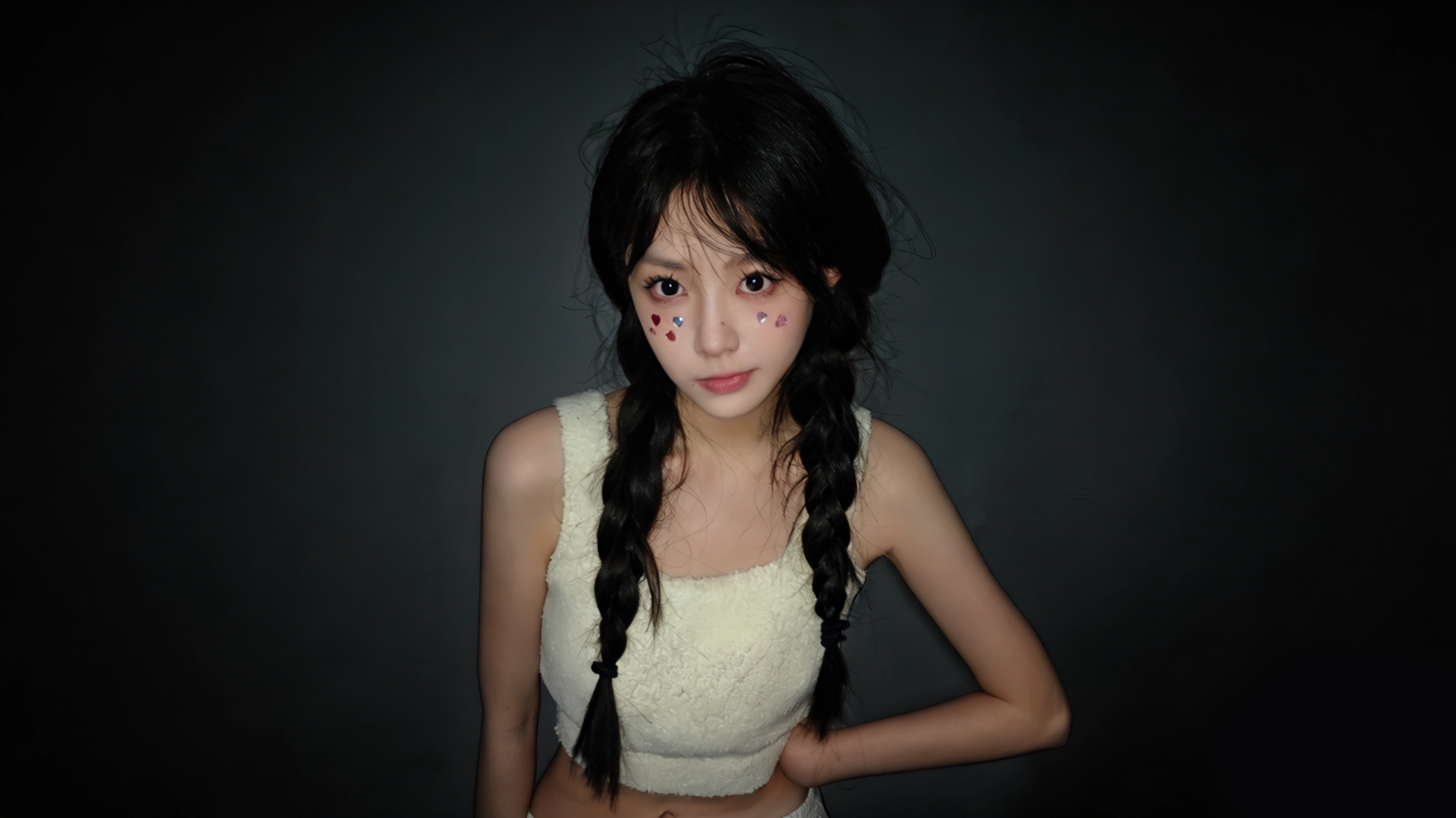 双马尾辫可爱美女 暗黑背景 4K壁纸3840x2160