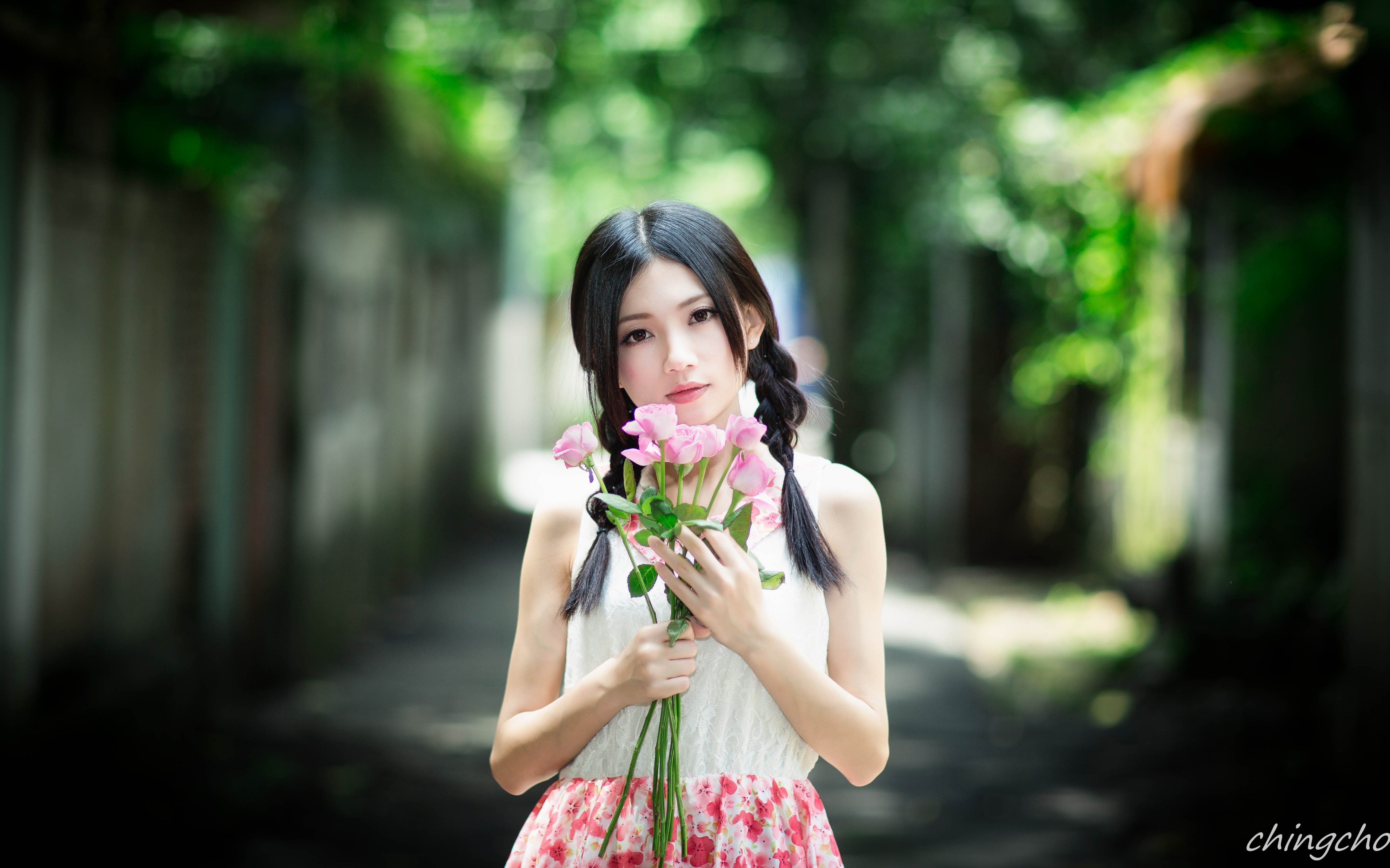 可爱女孩玫瑰花5K高清桌