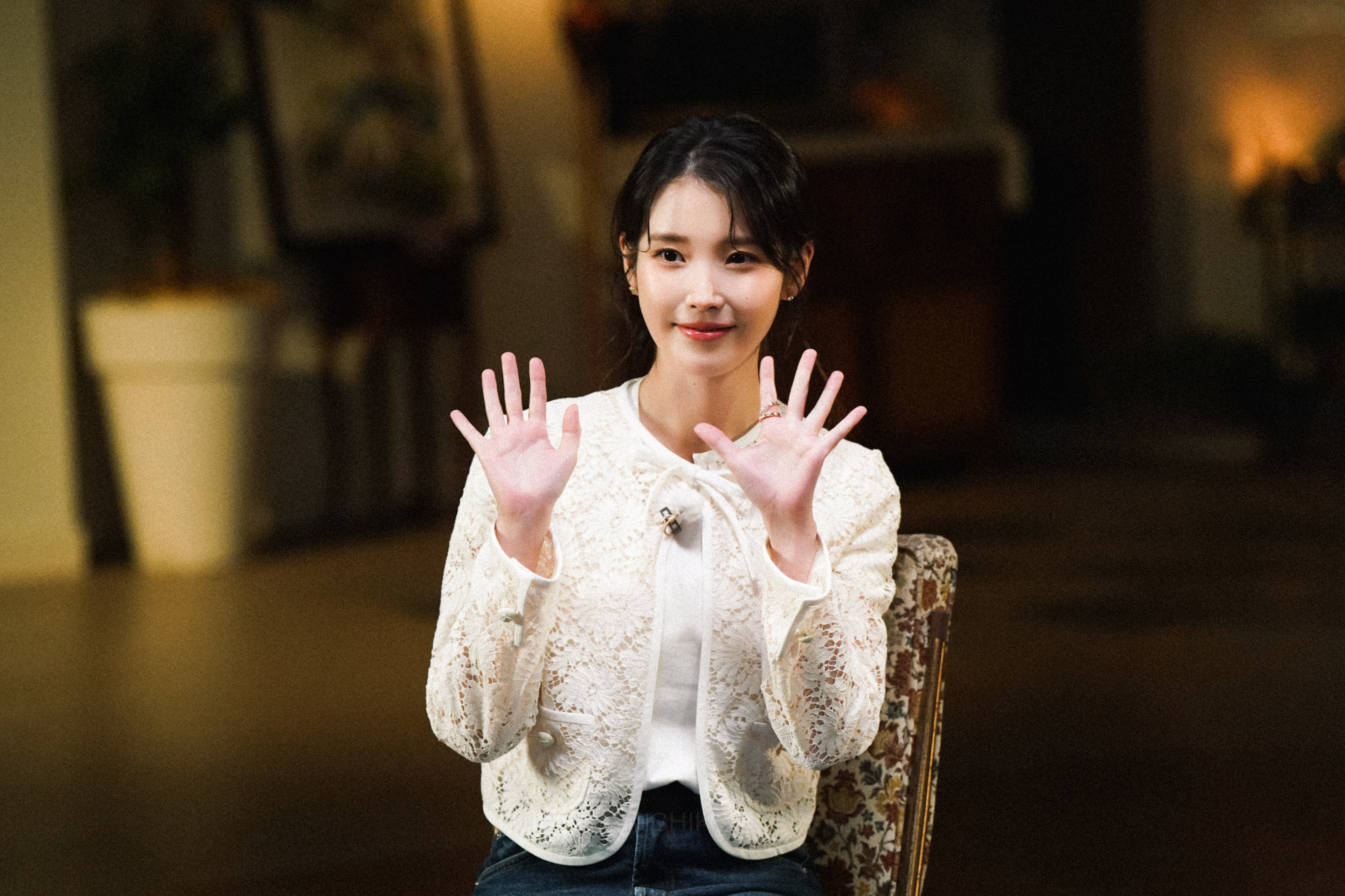 可爱美女李知恩4K桌面壁