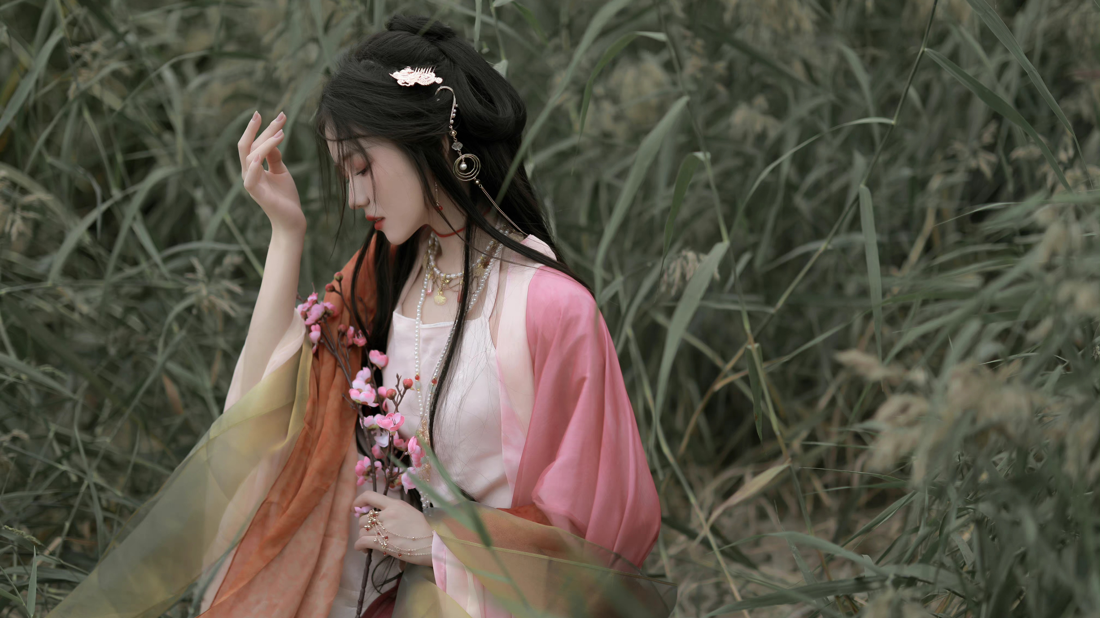 唯美 粉色古装美女 花