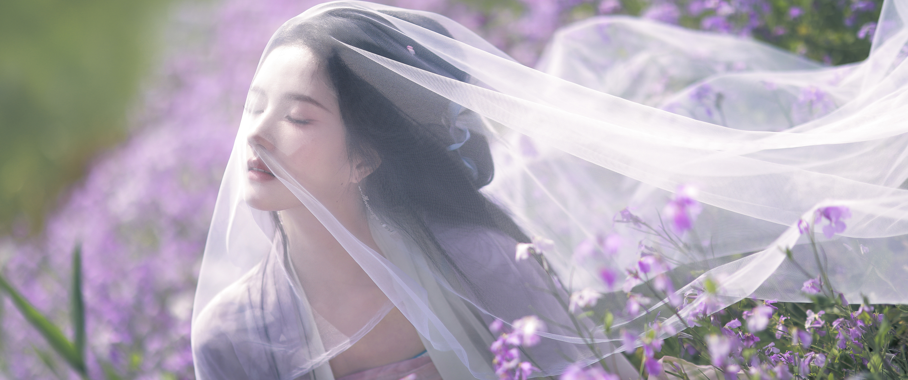 唯美美女 头纱 紫色鲜花