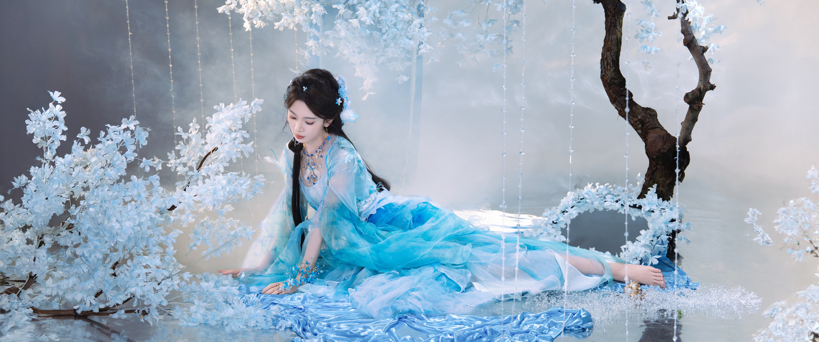 唯美蓝色古装美女陈瑶