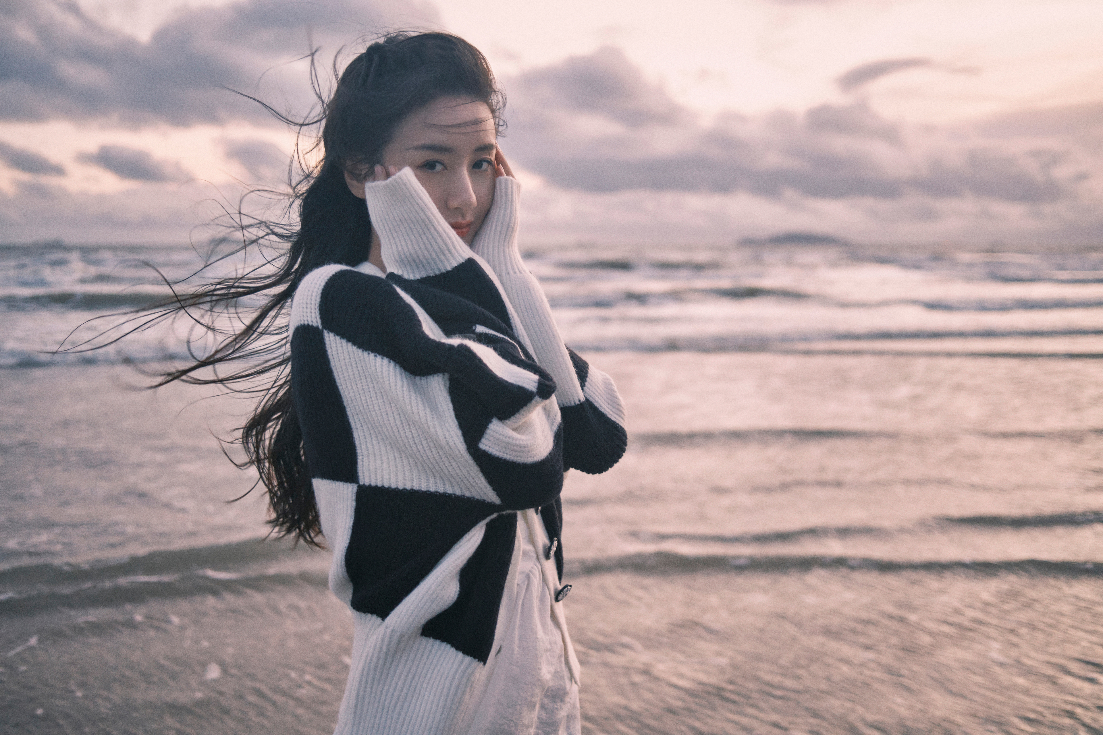 好看海边美女袁冰妍4k壁