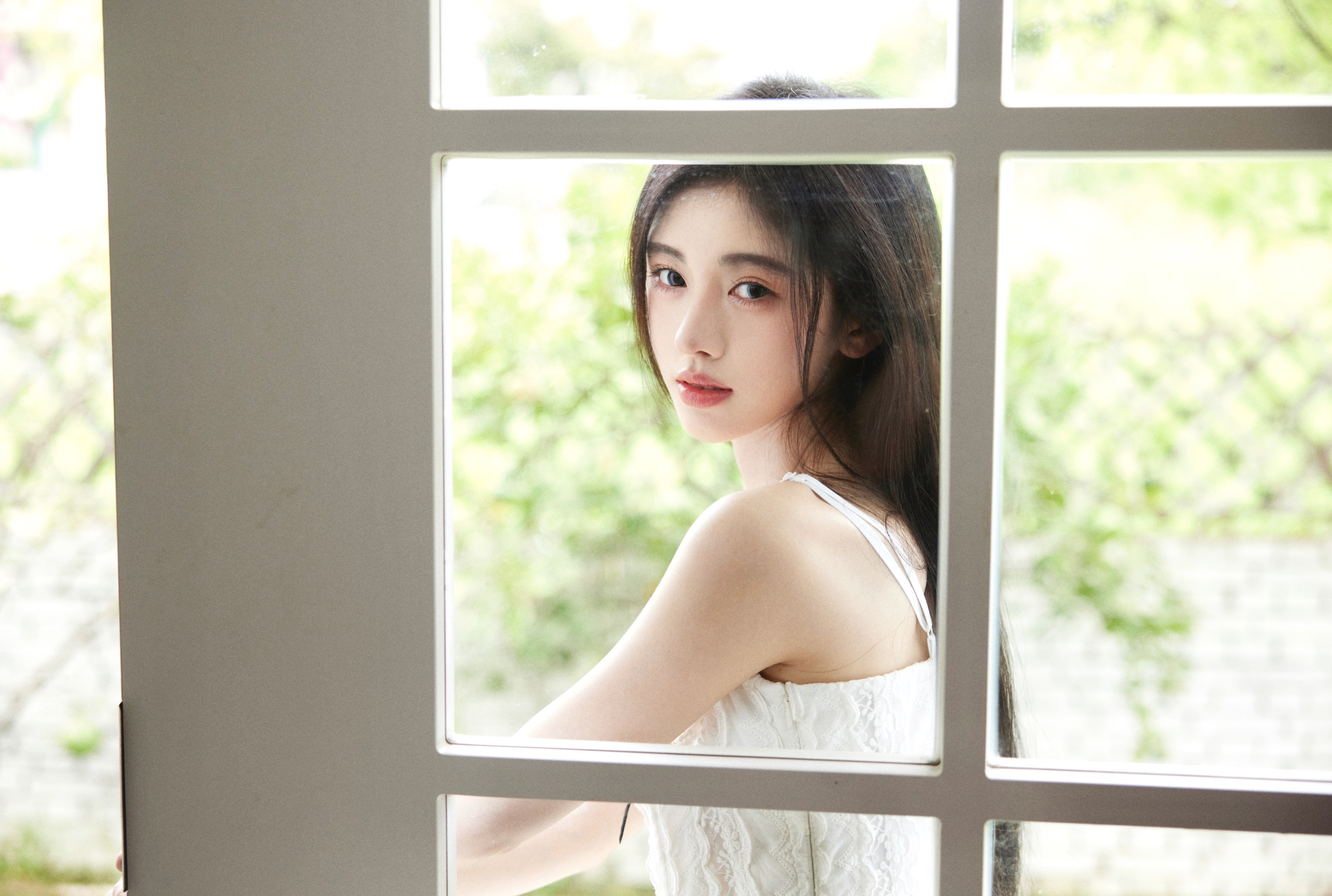 小清新 长发美女 窗 鞠