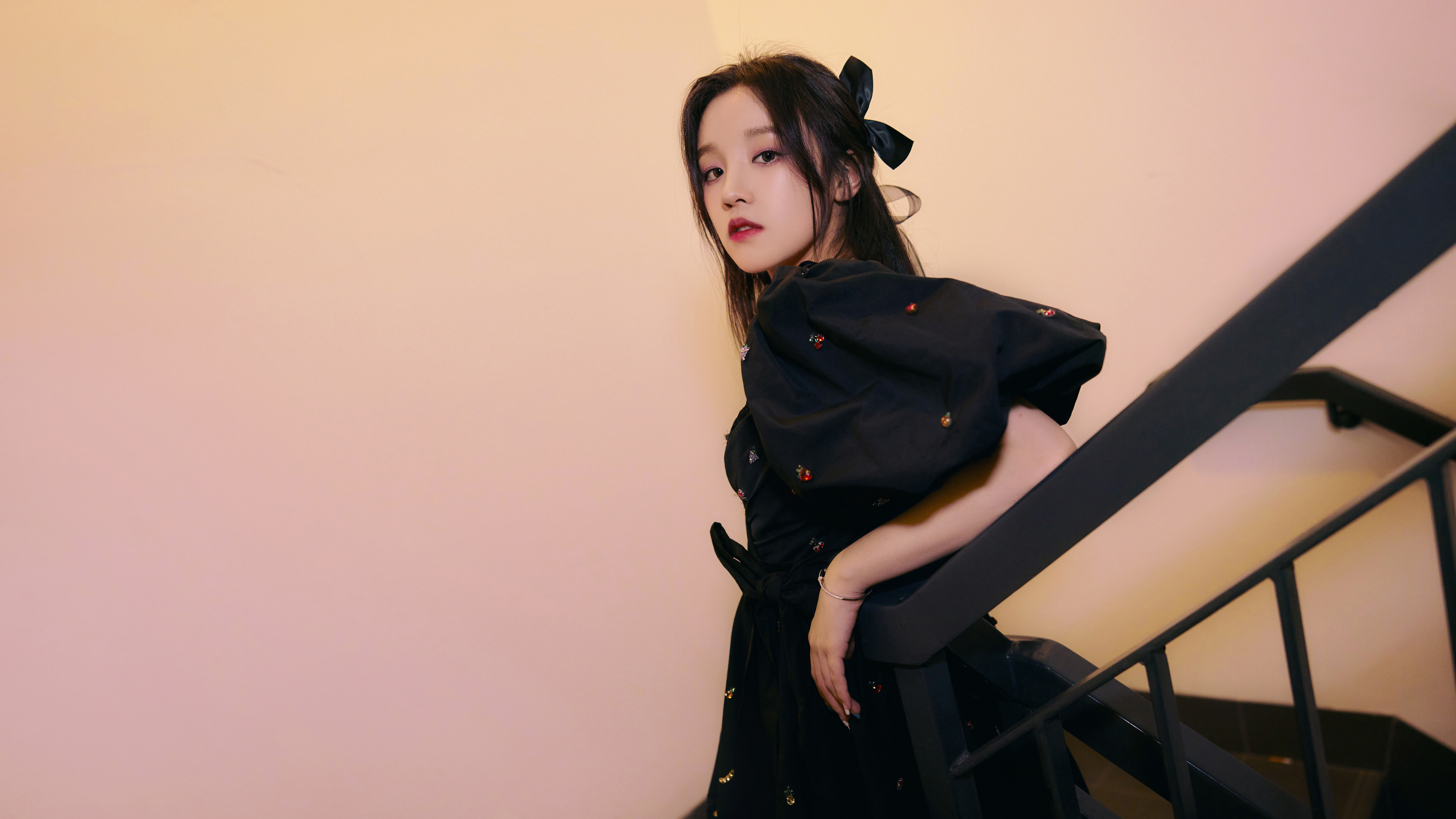 宋雨琦 黑色裙子 扶梯 4