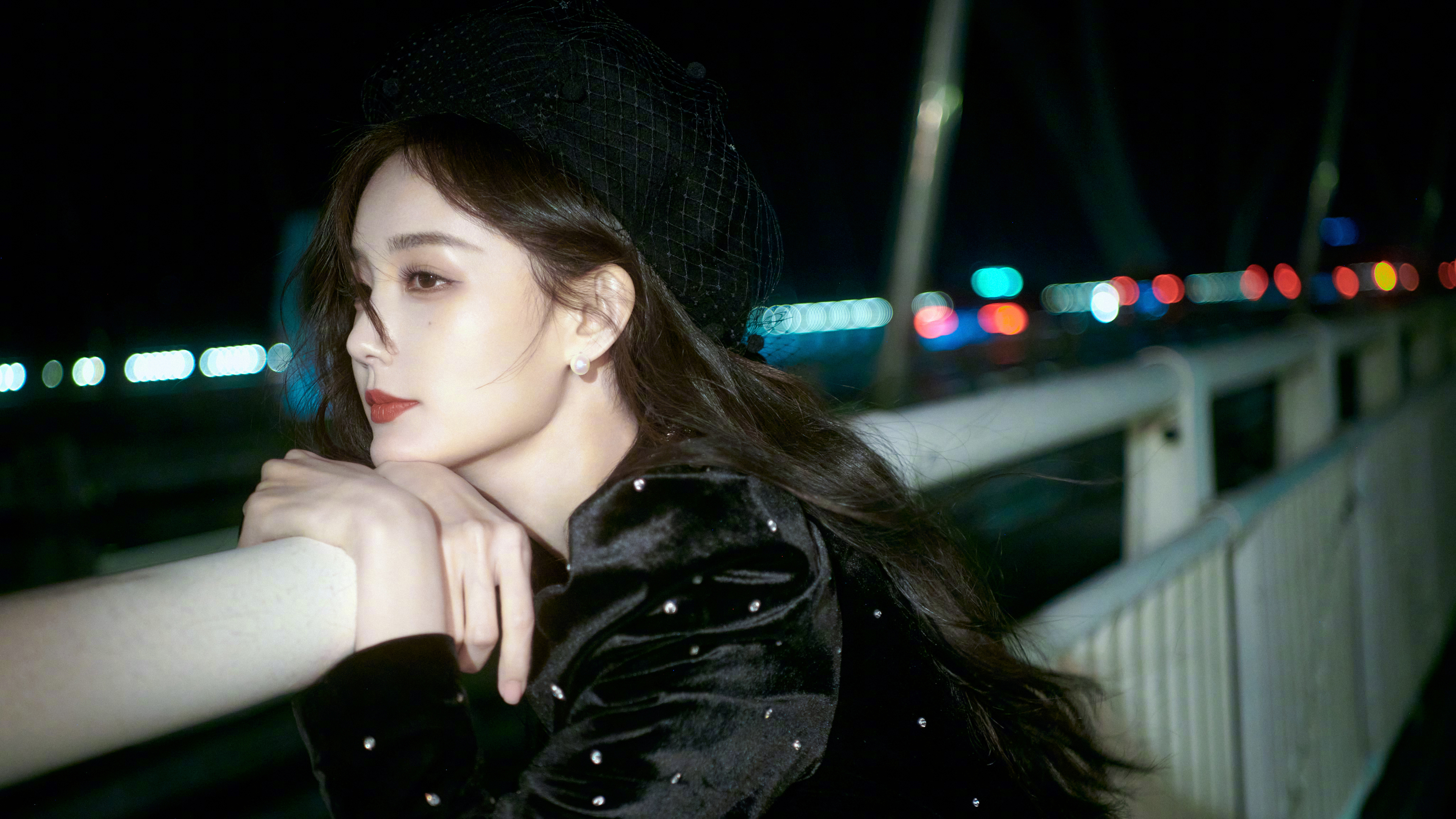 晚上 护栏 美女 侧脸 李