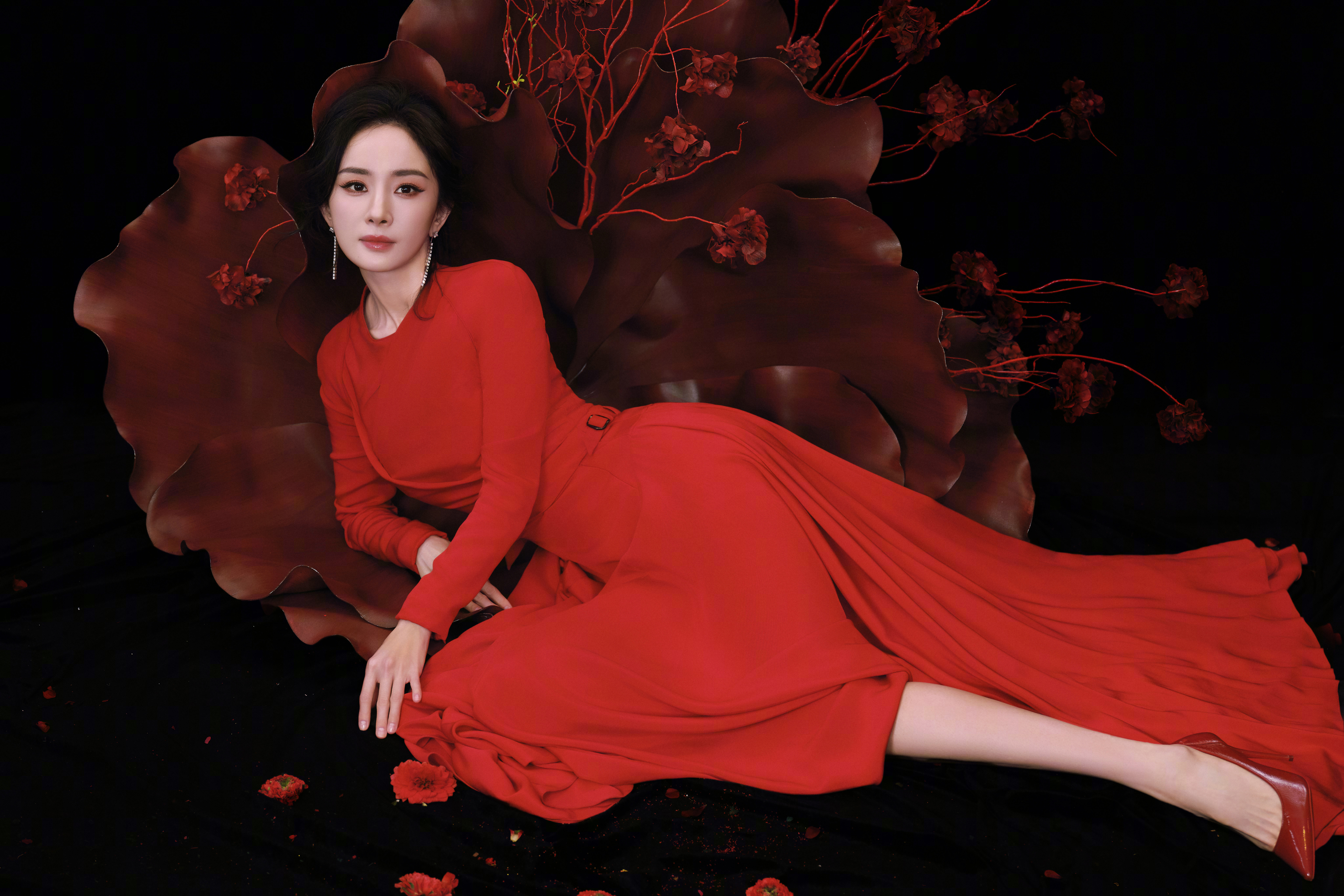 杨幂 红色裙子 花朵 4K