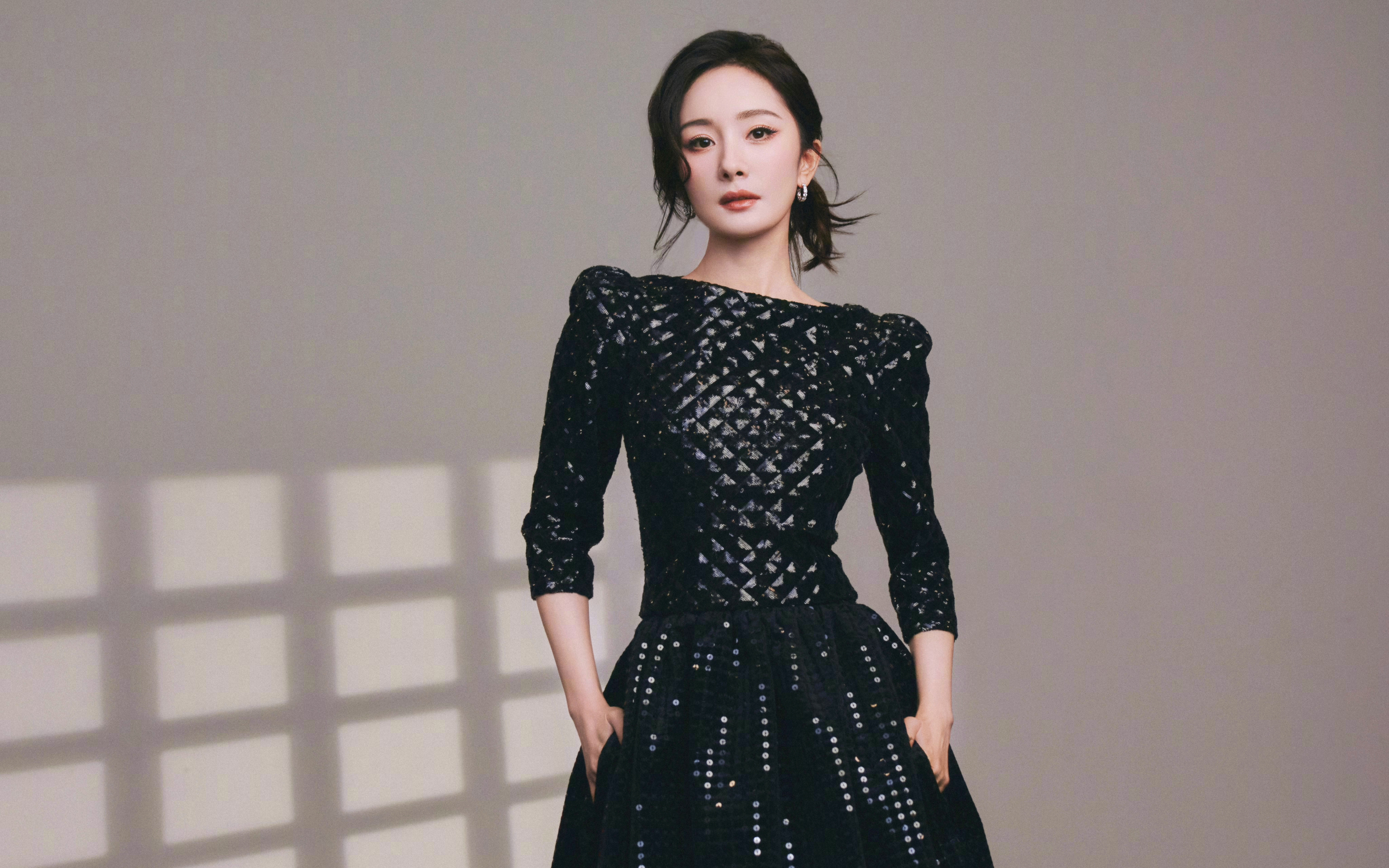 杨幂黑色裙子个性气质美
