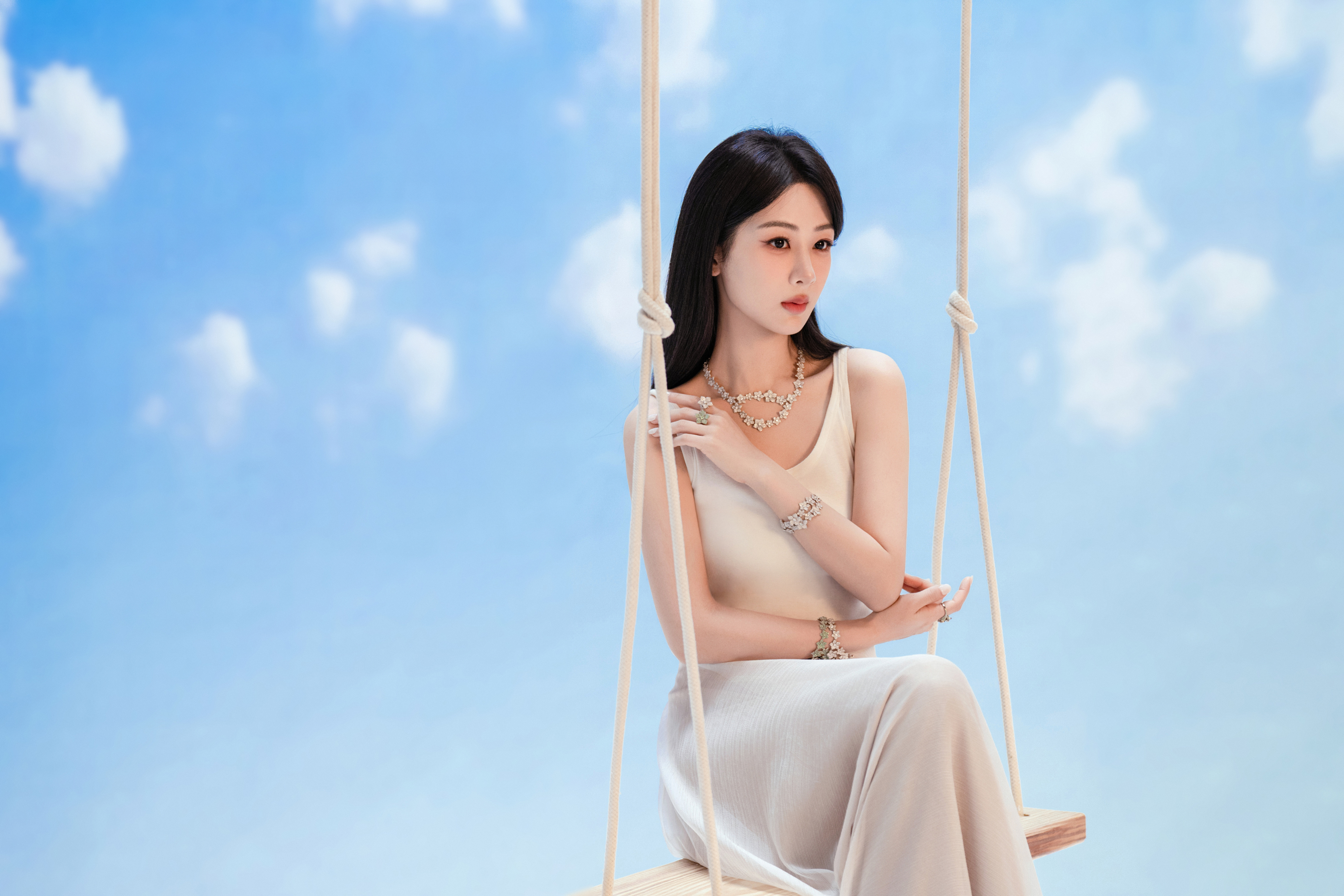 杨紫 淡雅白裙子 秋千 4
