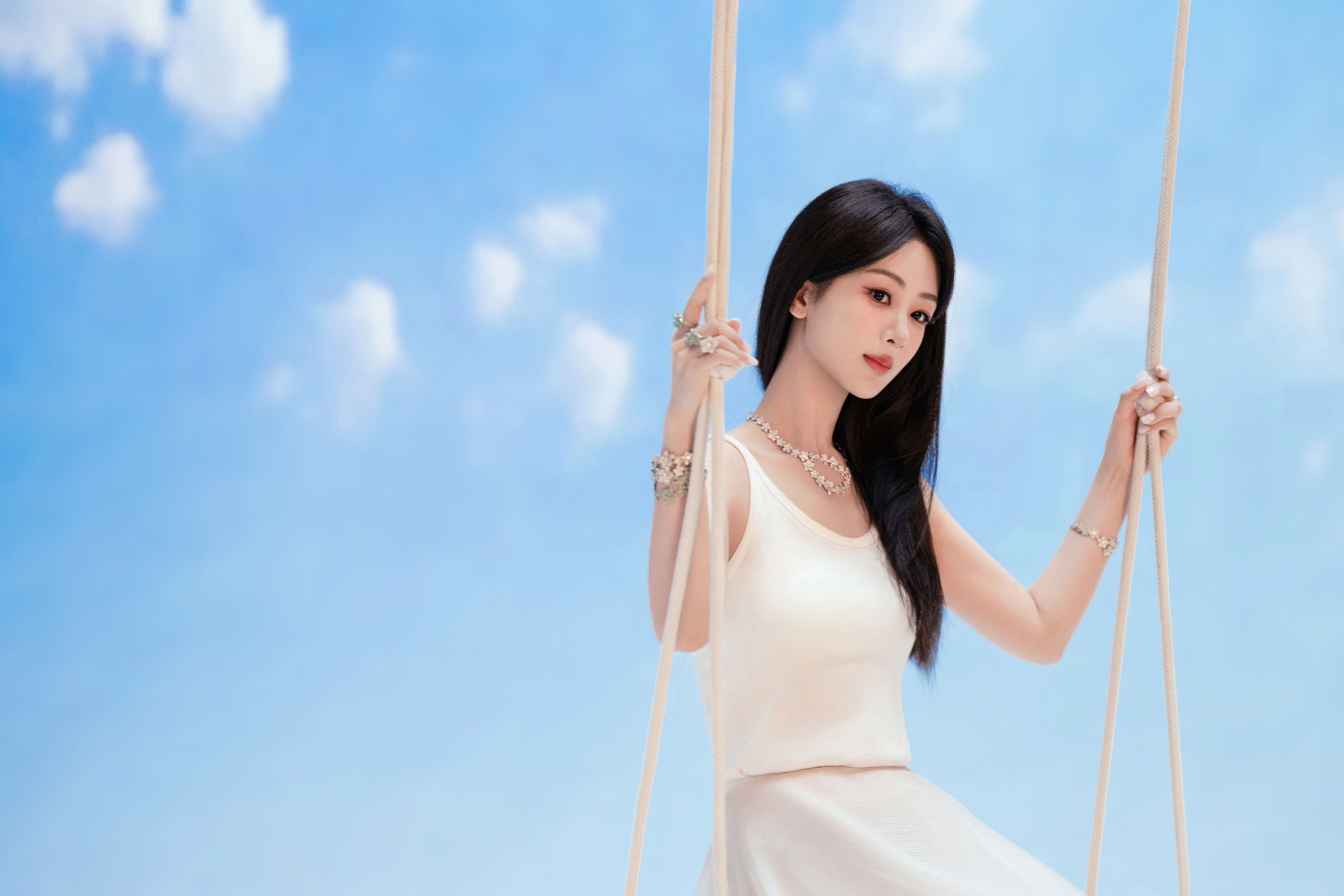 杨紫 白裙 淡雅 秋千美