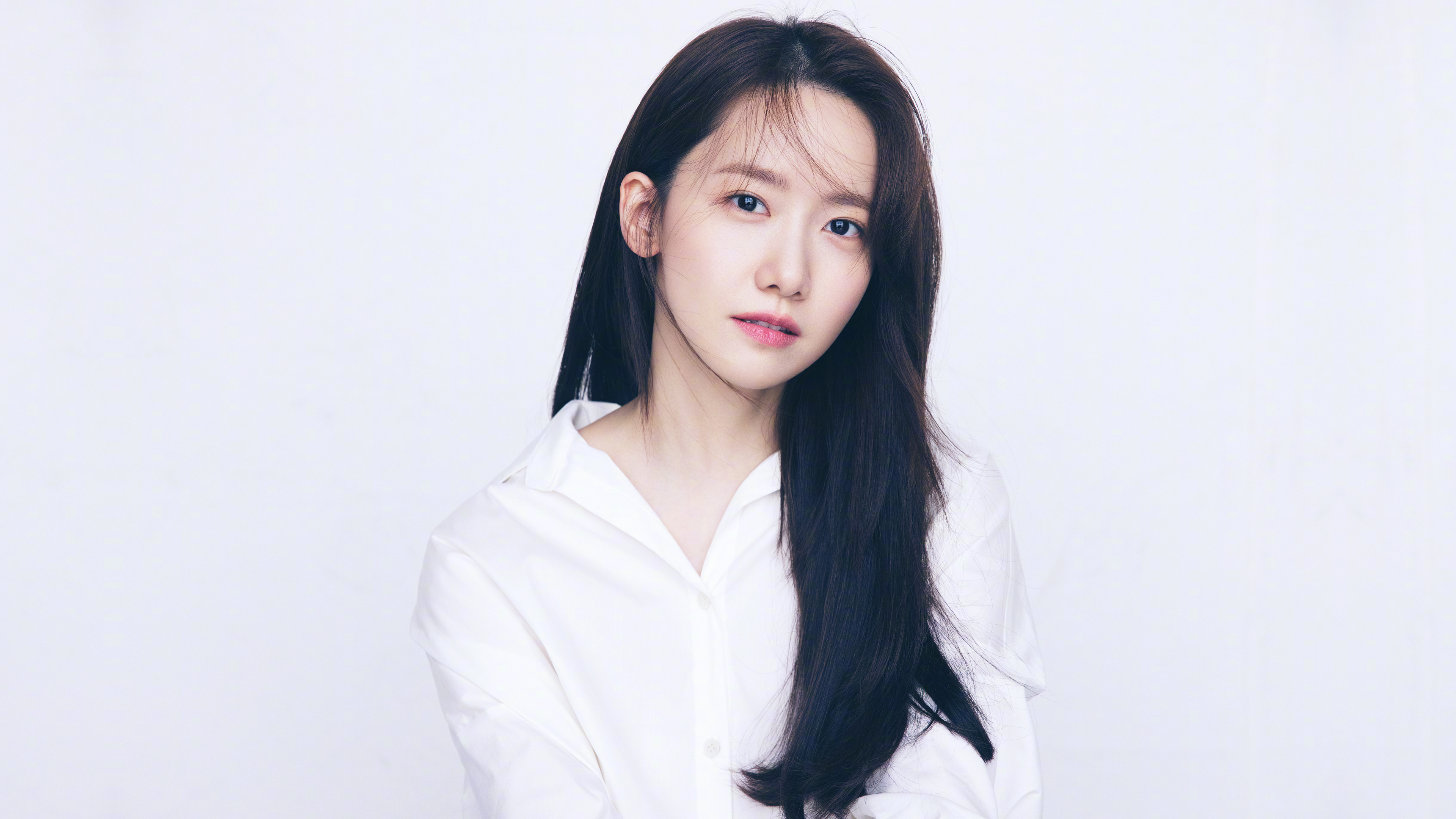 林允儿 长头发 白色衬衫