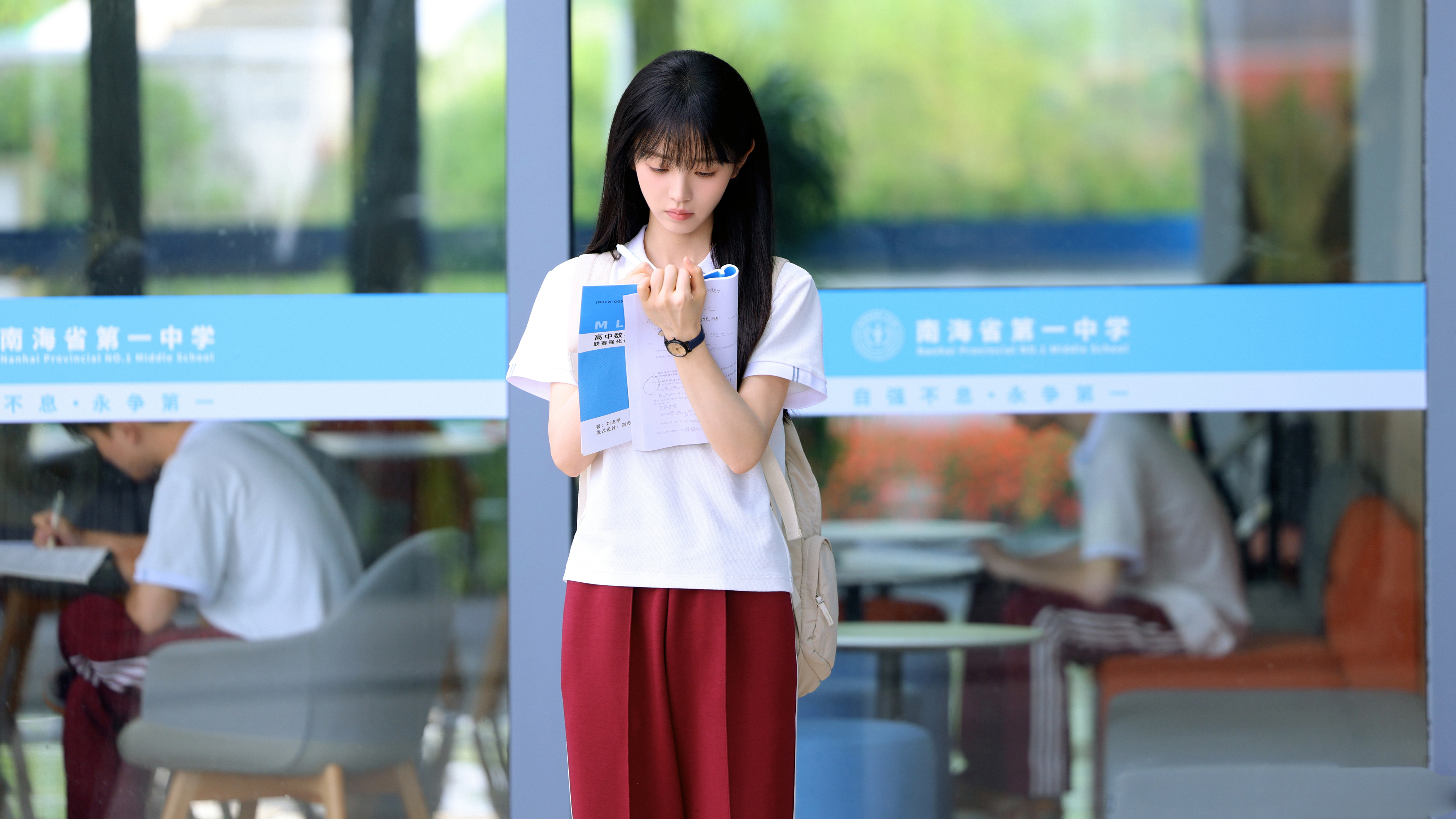 校园美女田曦薇4K高清壁