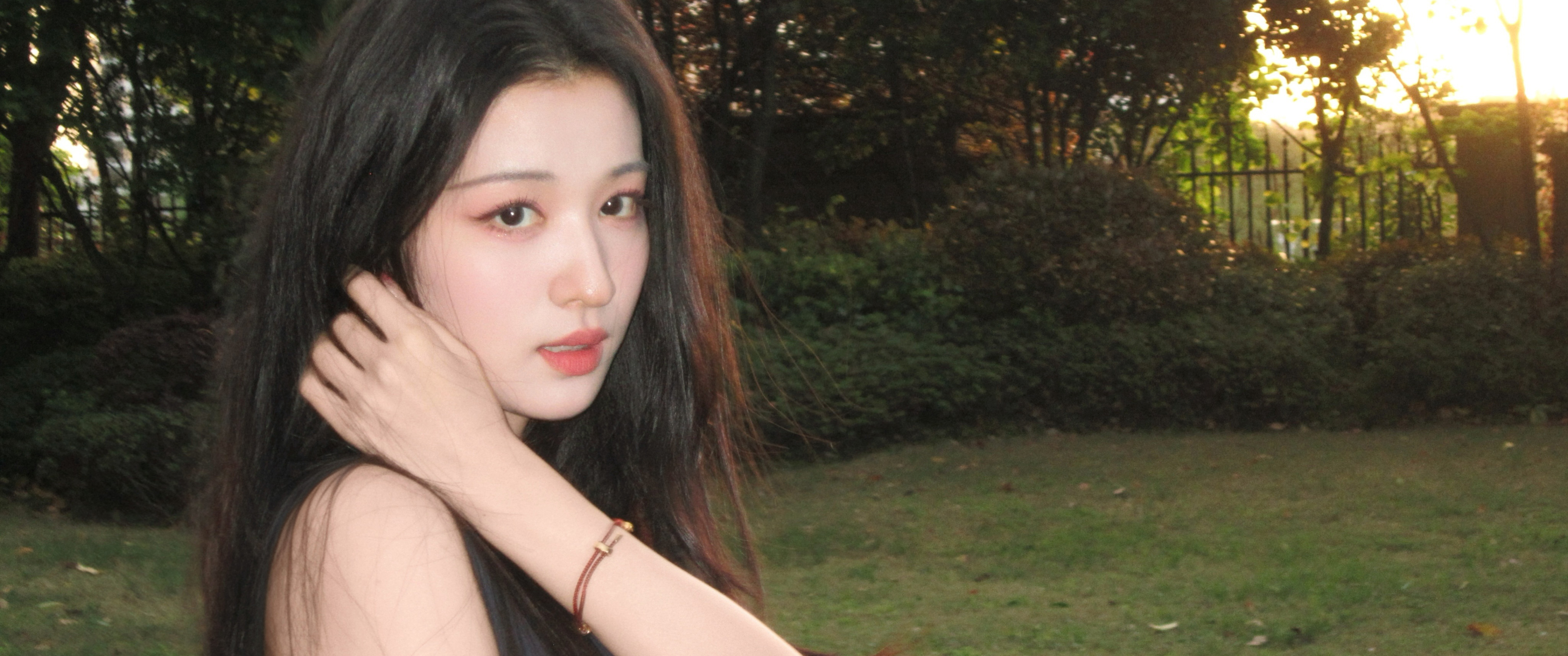 王楚然 绿草地 户外美女