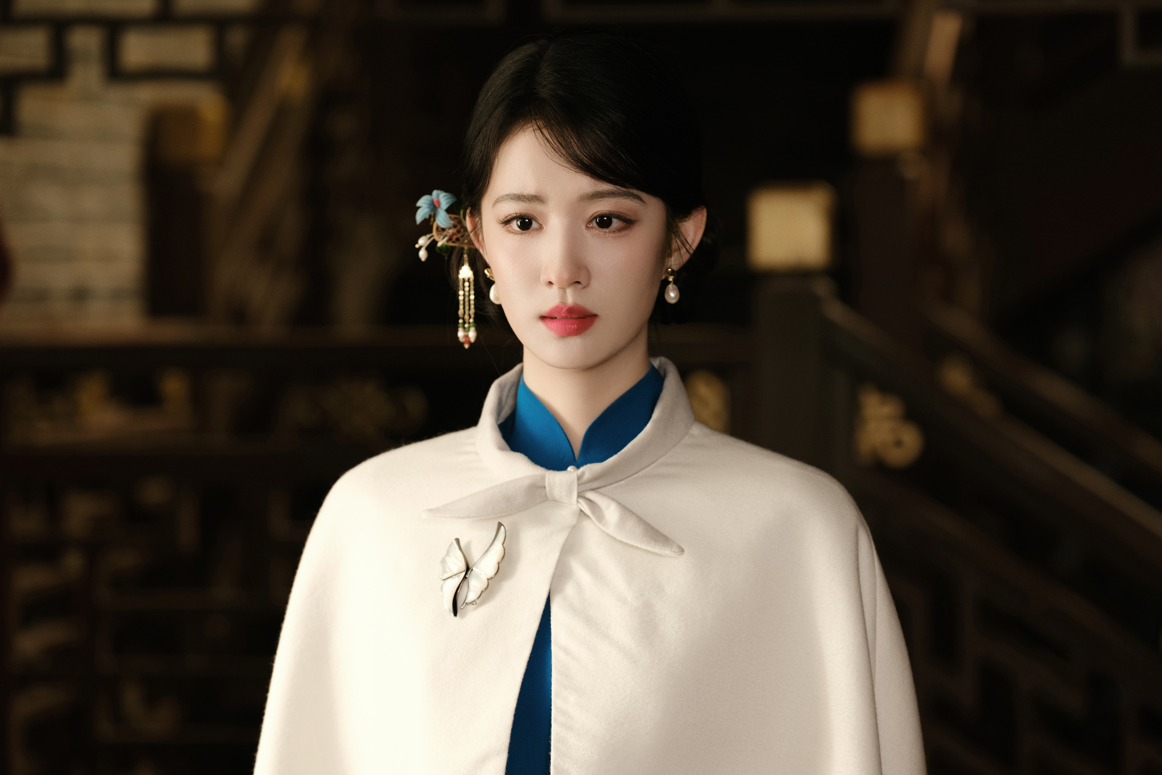 白色披风美女王楚然4K高