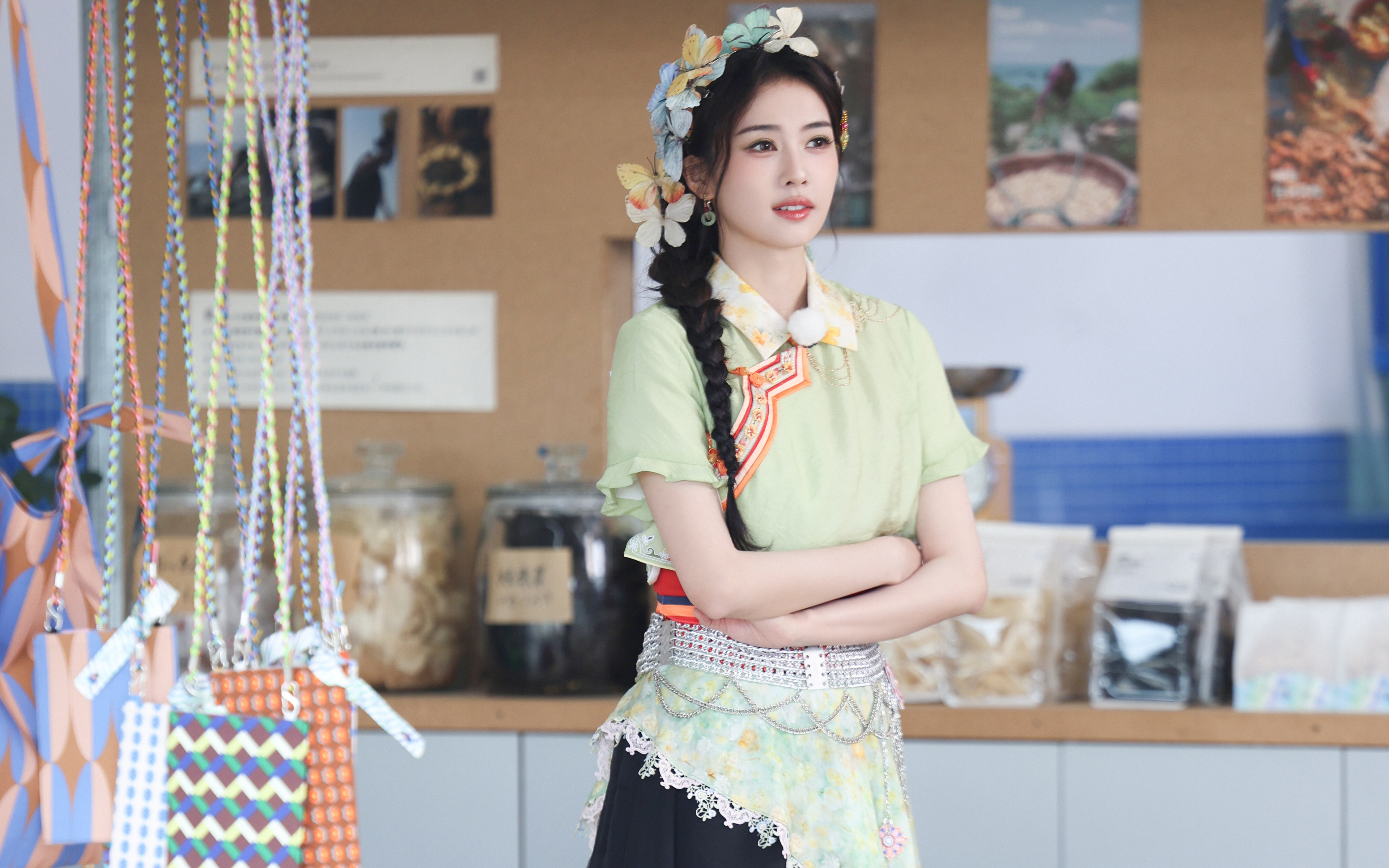 白鹿 新服饰 4K美女壁纸