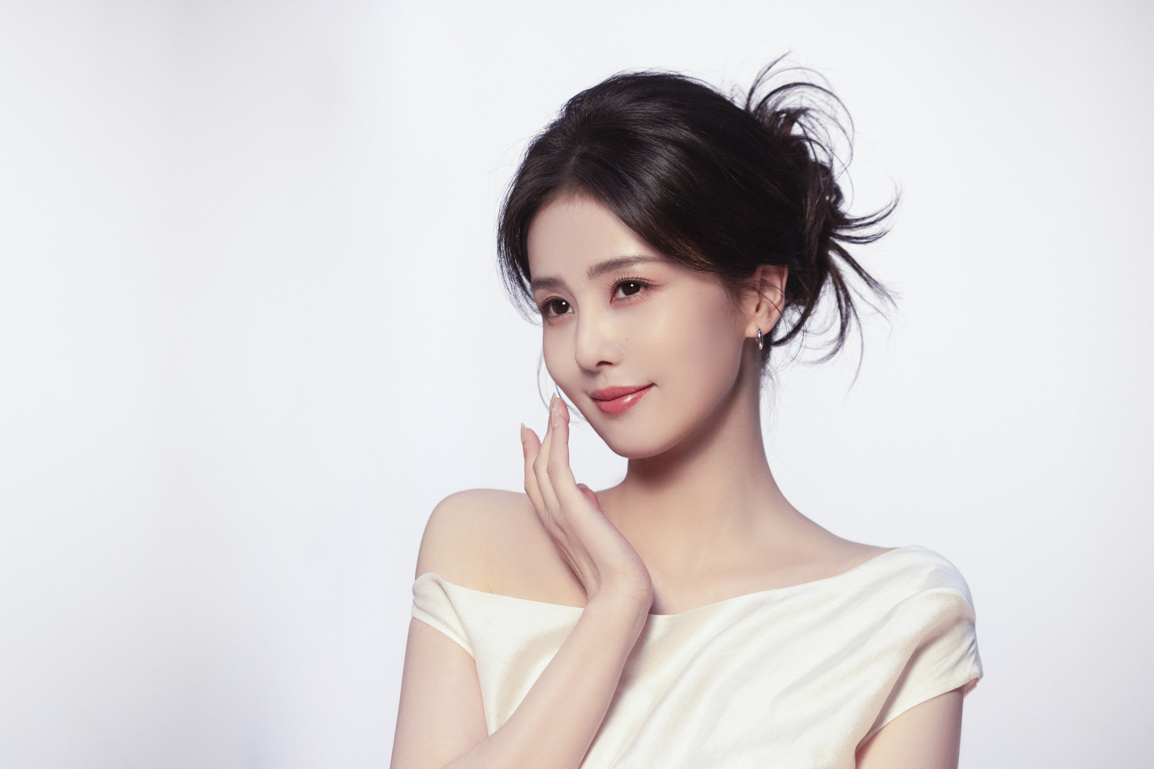 白鹿 素白优雅 高清4K美女壁纸3840x2560