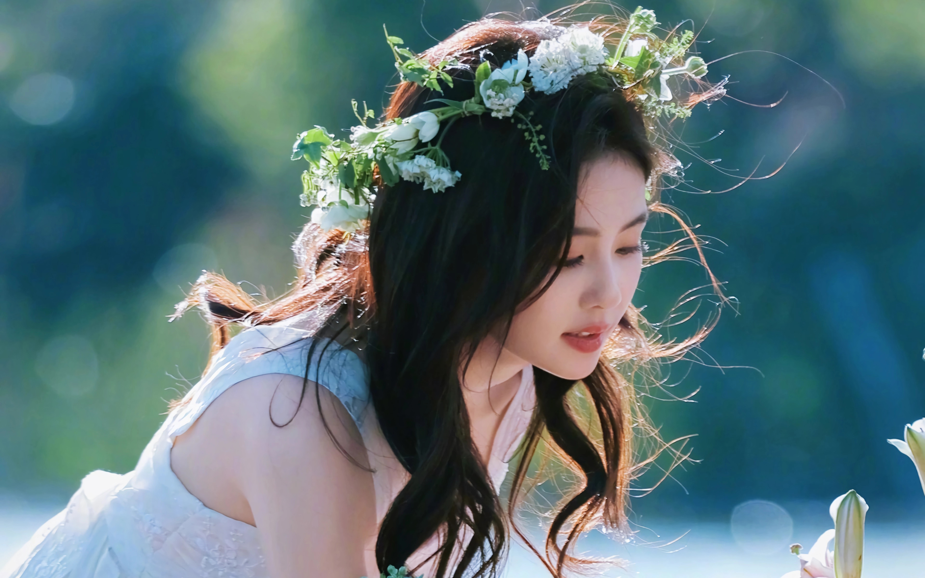 白鹿 花环 4K美女壁纸 3