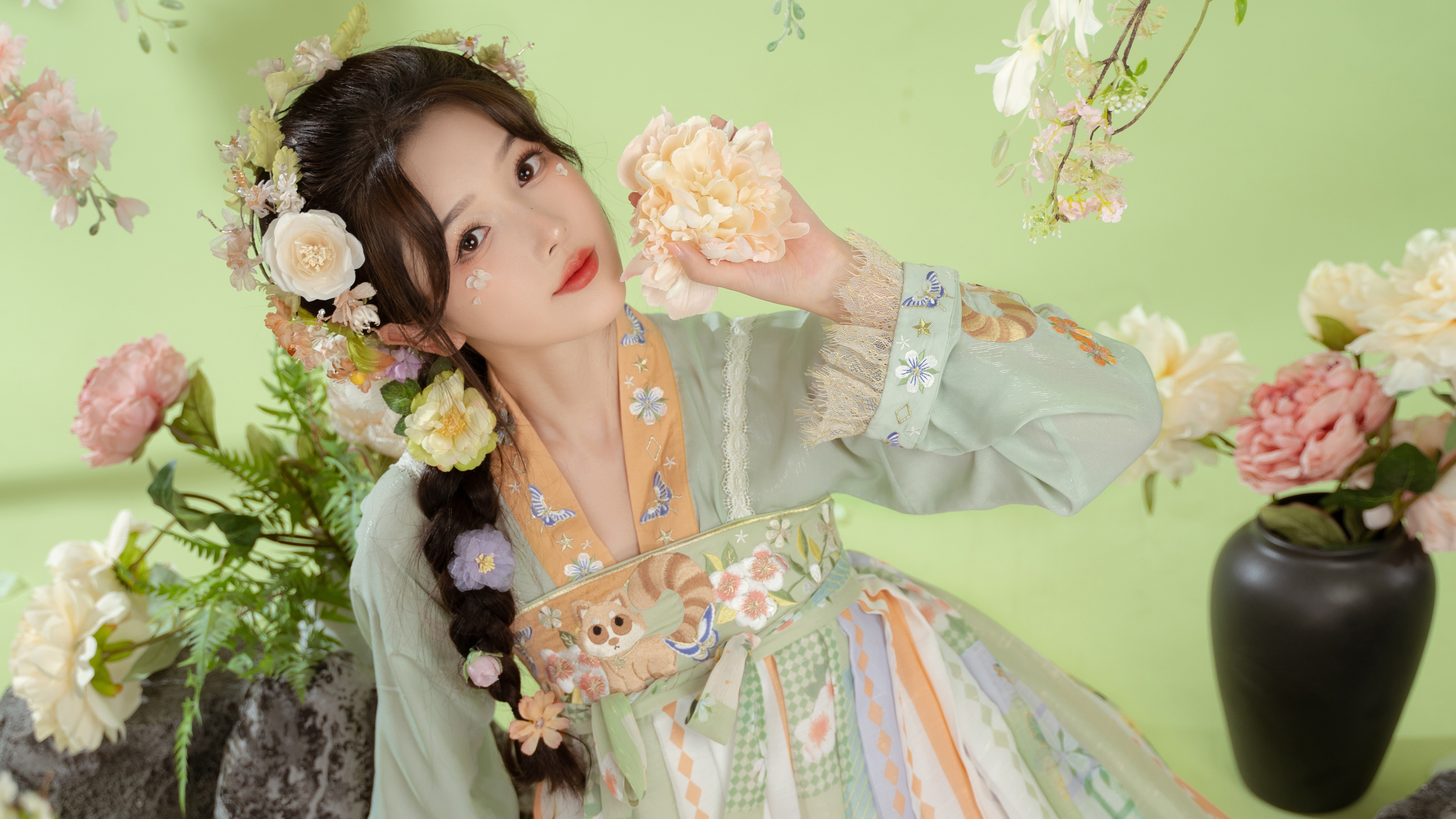 美女 漂亮裙子 鲜花4k美