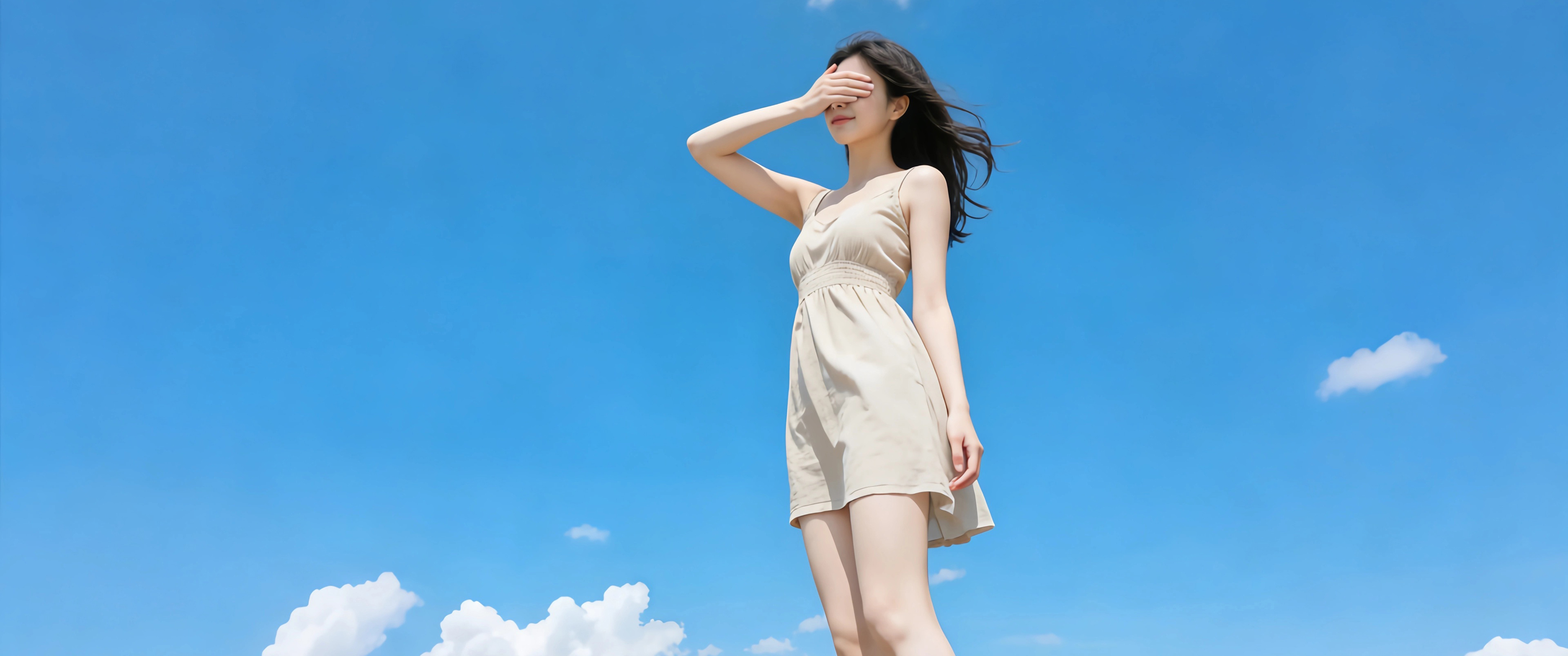 蓝天白云 阳光美女蒙眼