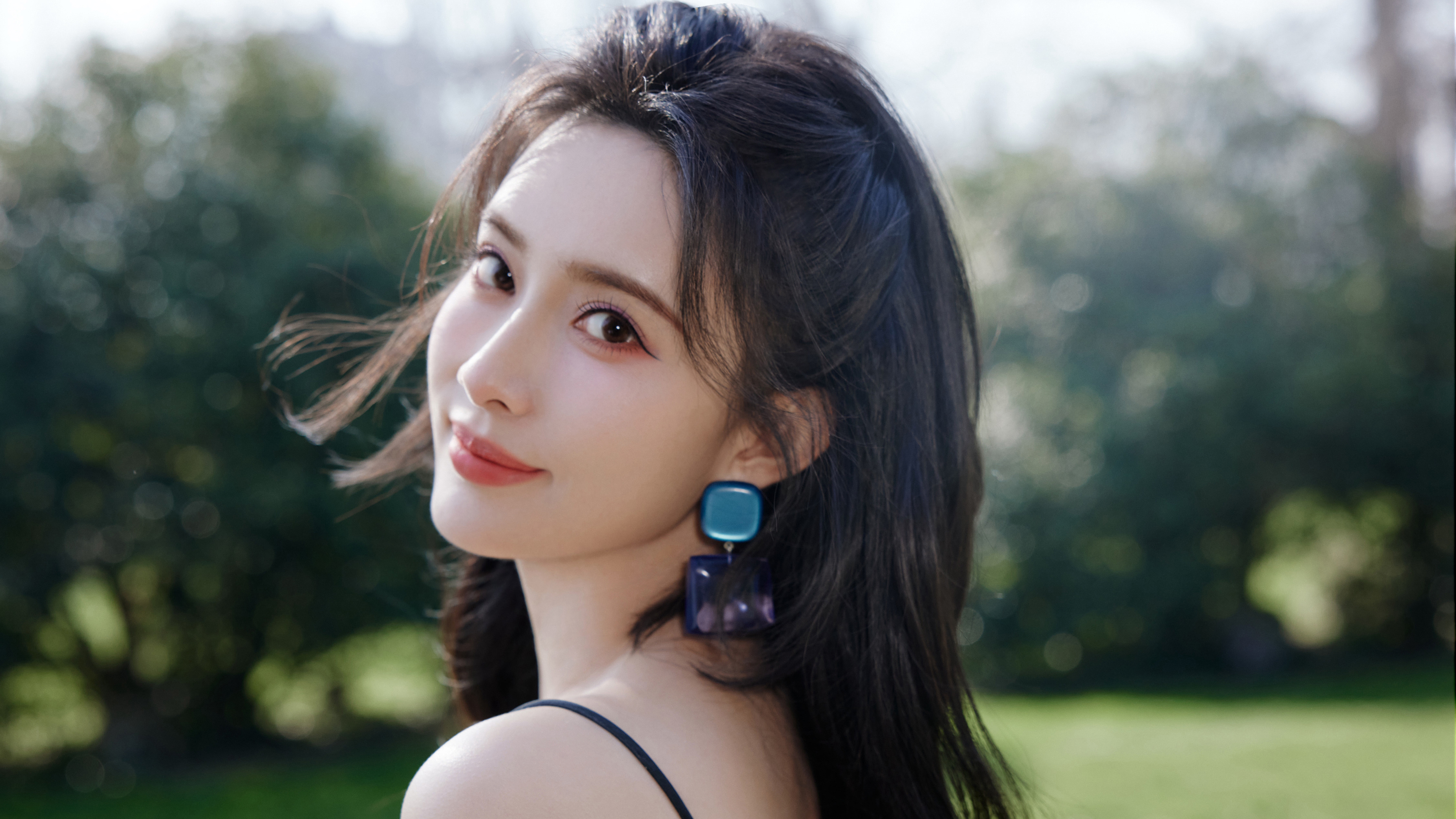 长发回头美女孟子义 4K