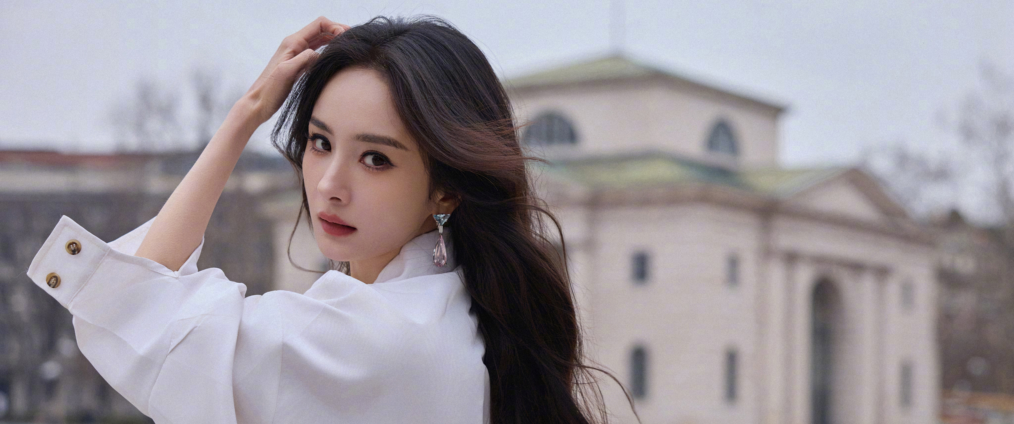长发回头美女杨幂3440x1440带鱼屏壁纸