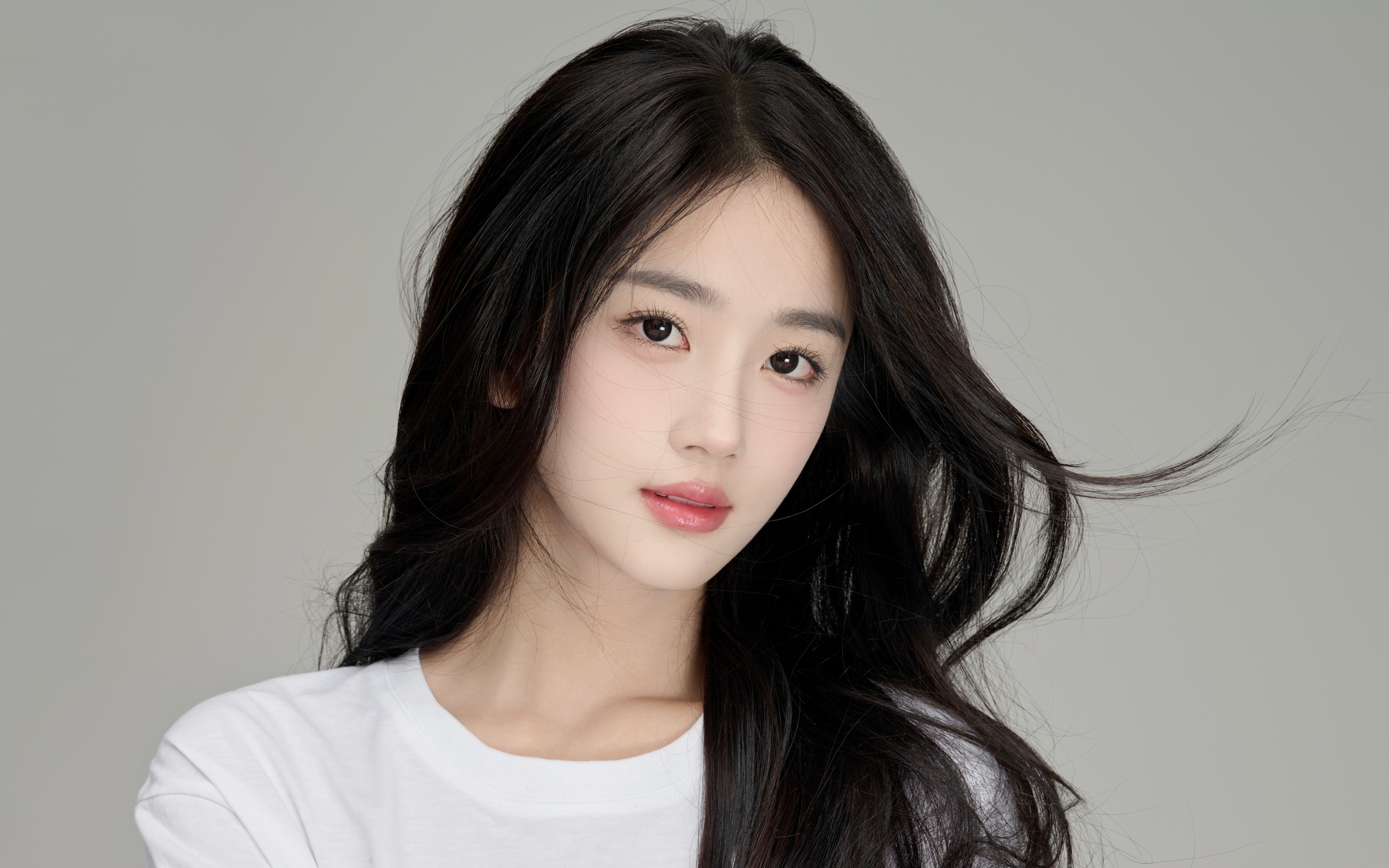 长发清纯美女潘敏4K壁纸