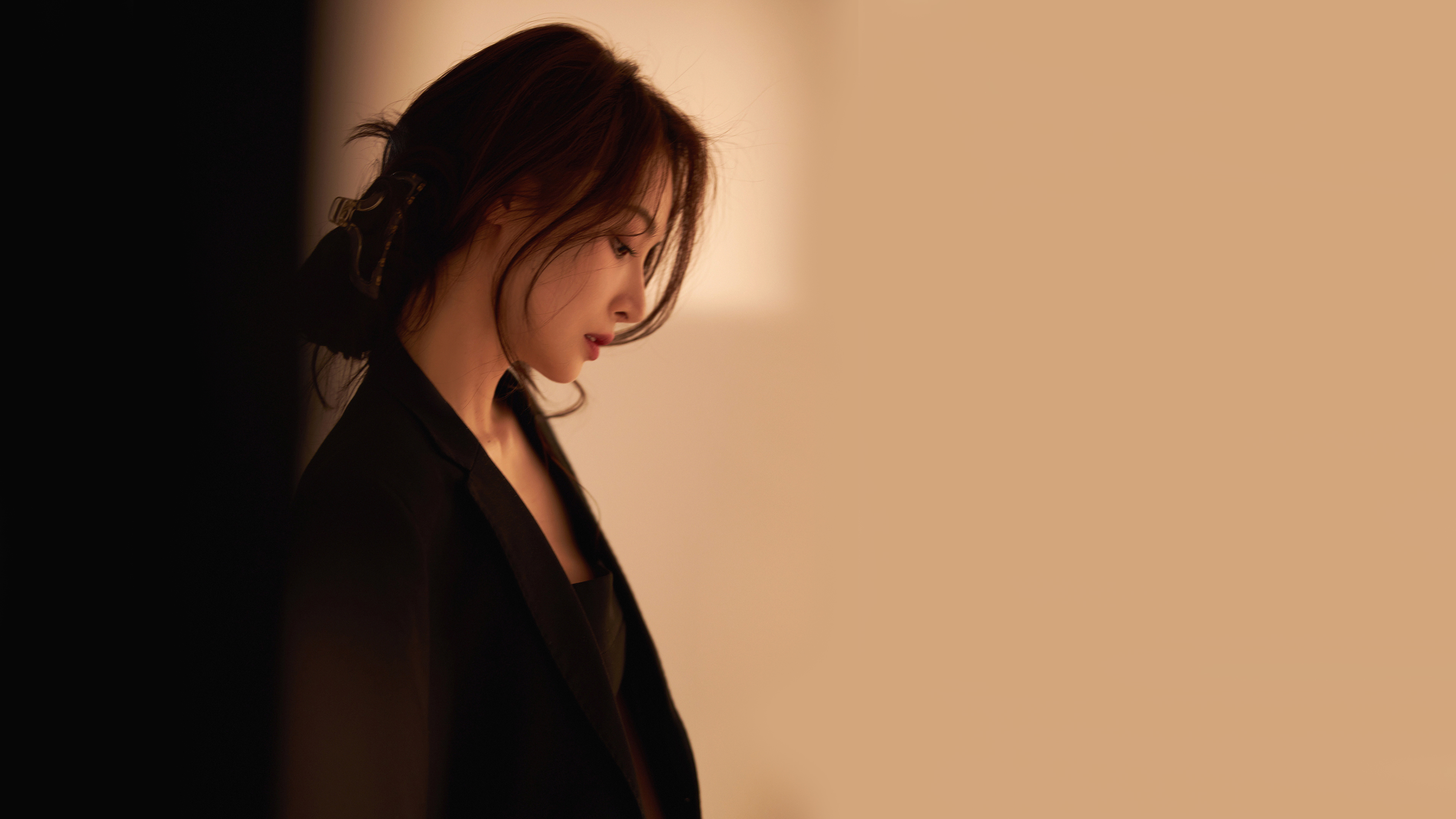 隆妮 黑色西装美女4k壁