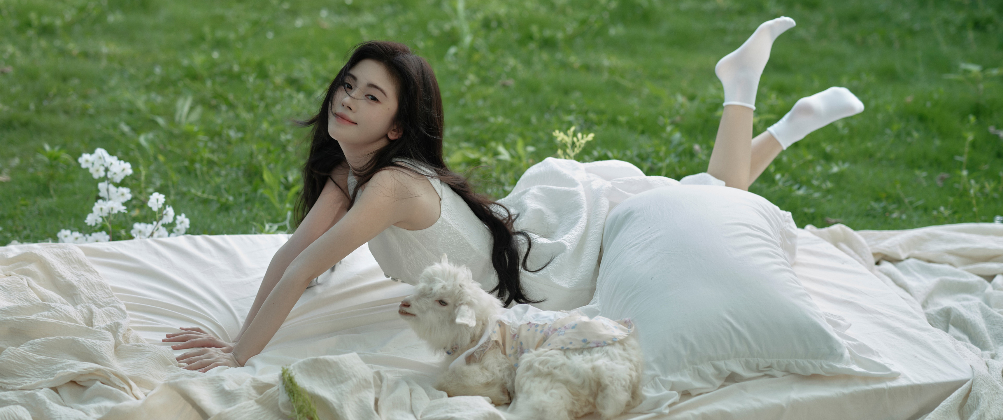 鞠婧祎 绿色草地 美女 3