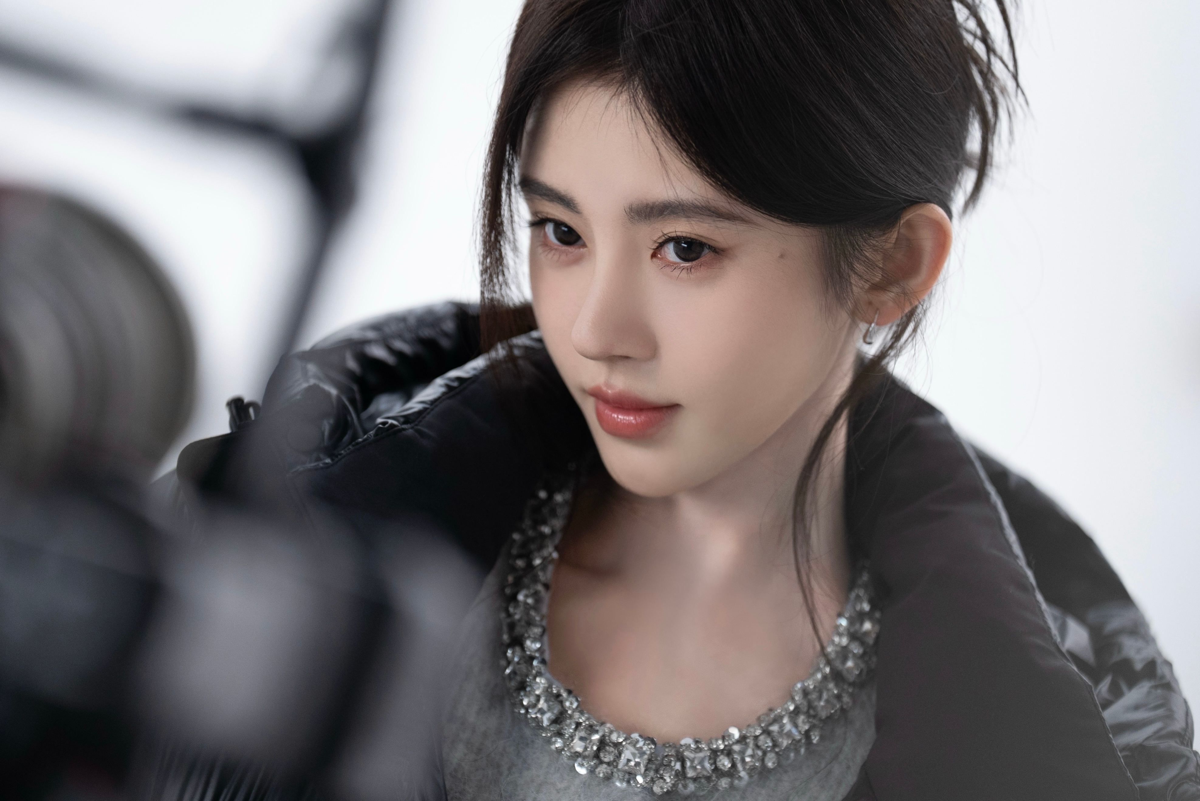 鞠婧祎黑色外套气质美女